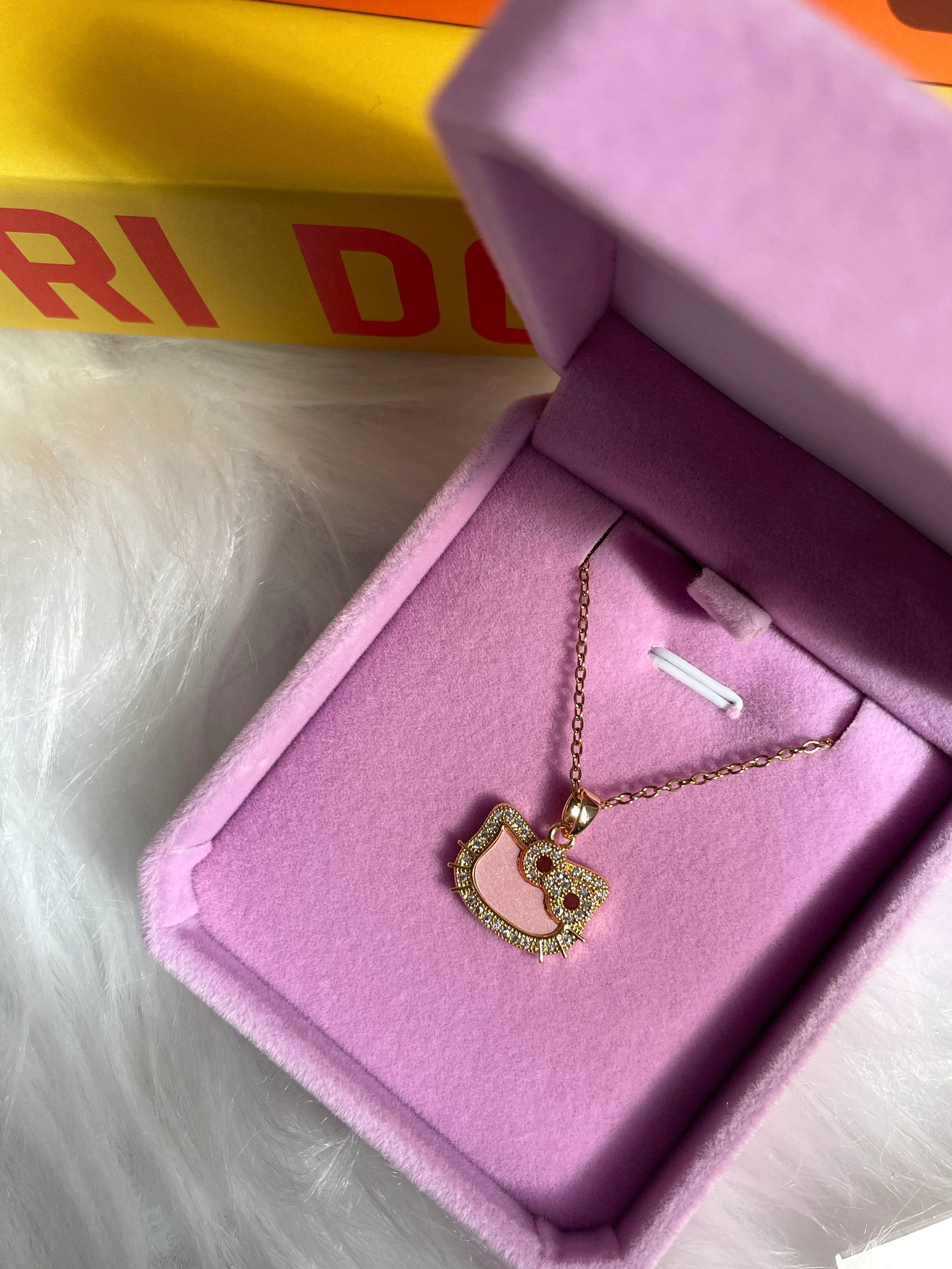 Pink Hello Kitty Kolye