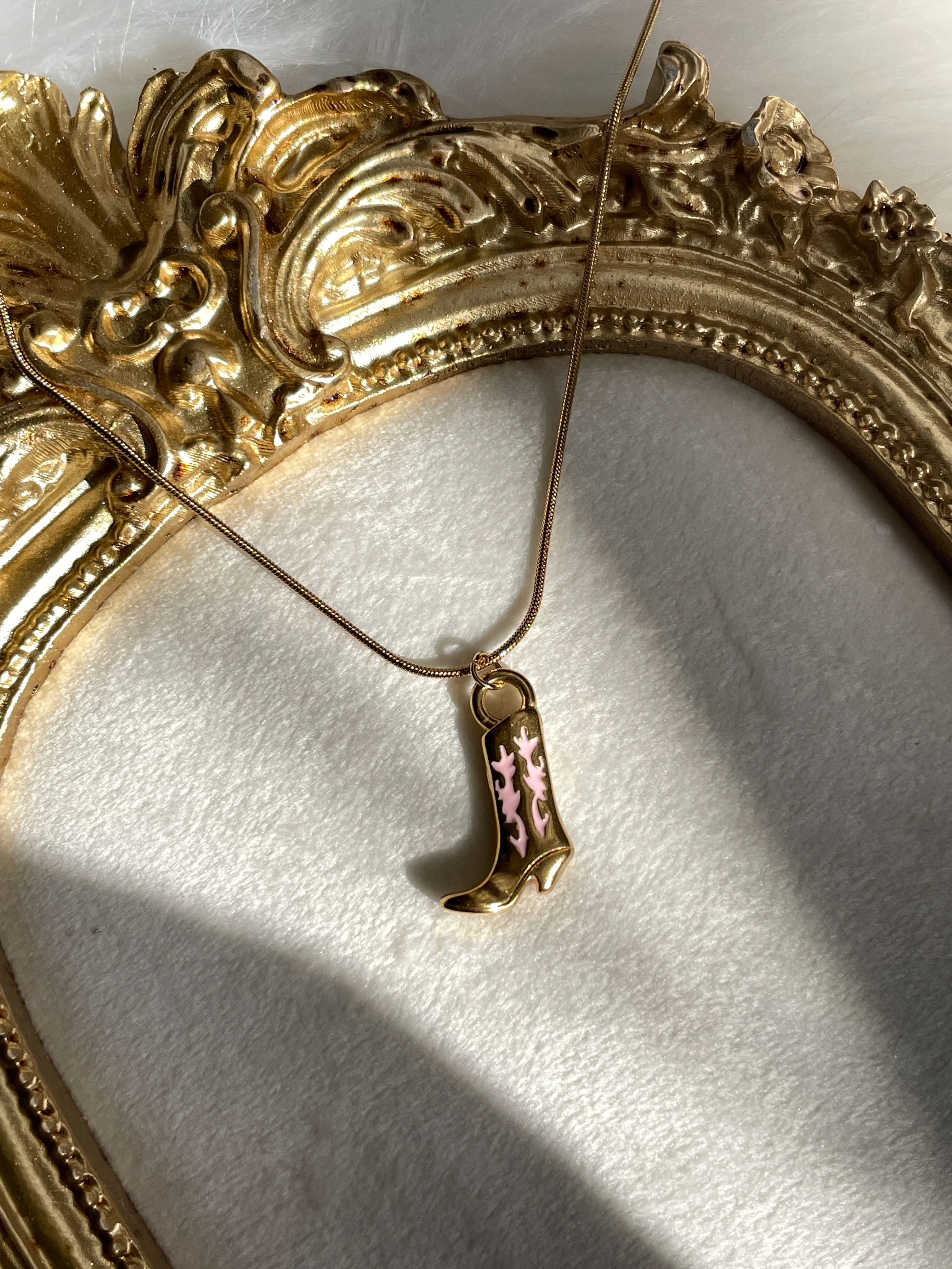 Pembe Çizme Vintage Çelik Kolye 