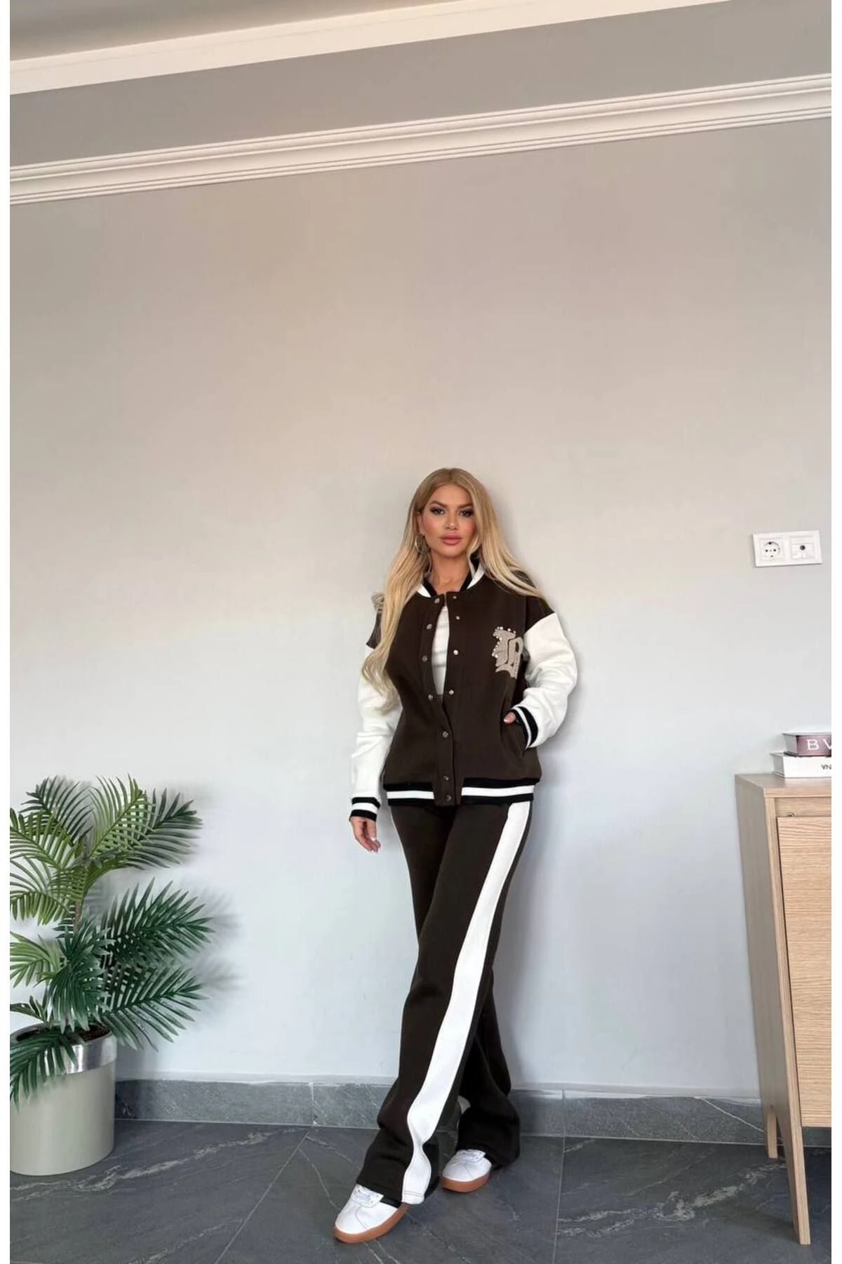 Kadın Üst Kısmı Kolej Ceket Tarzı Alt Kısmı Beyaz Şeritli Eşofman Takım