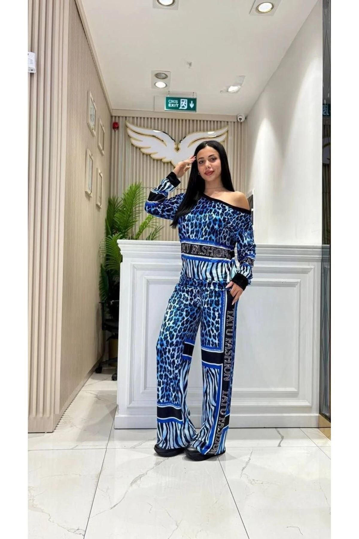 Kadın Kaliteli Leopar Desenli Kadife Omuz Detaylı Geniş Paça Alt Üst Takım