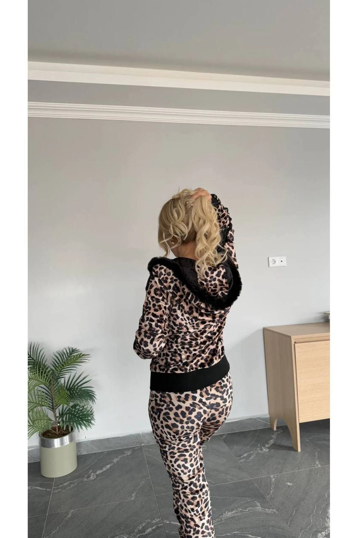 Kadın Esnek Likralı Taş Detaylı Kadife İthal Leo Takım