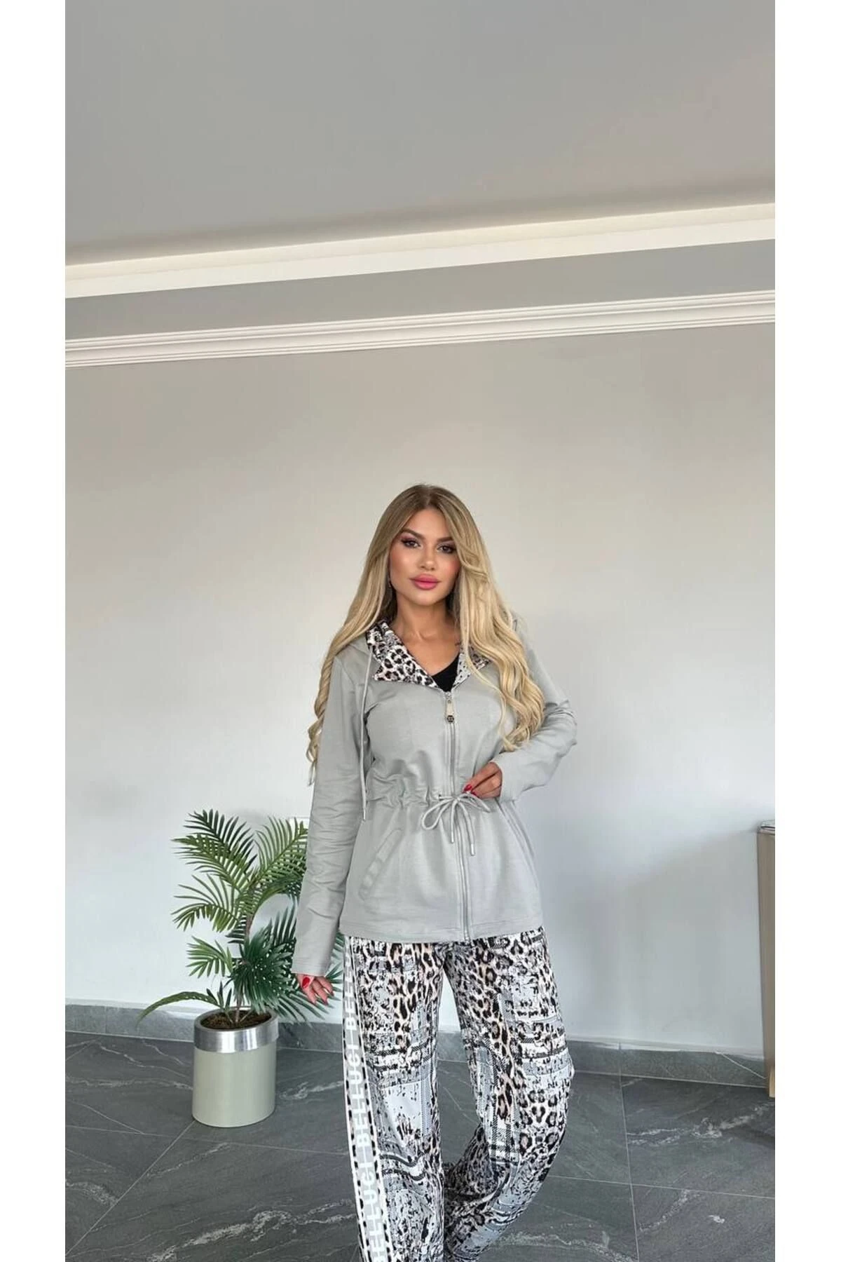 Kadın Leopar Desenli Fermuarlı Kapüşonlu Uzun Kol Yaka Detaylı Sportif Alt Üst Takım