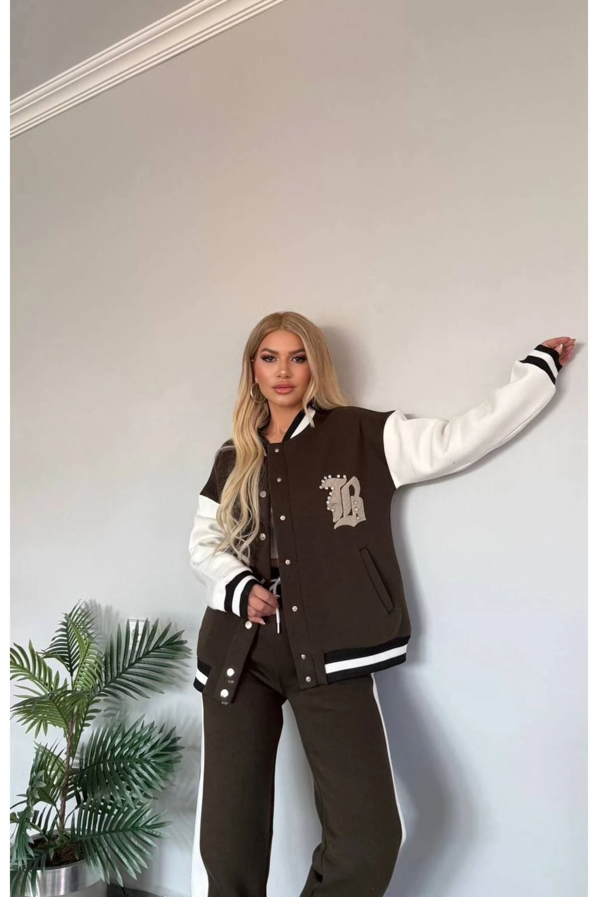 Kadın Üst Kısmı Kolej Ceket Tarzı Alt Kısmı Beyaz Şeritli Eşofman Takım