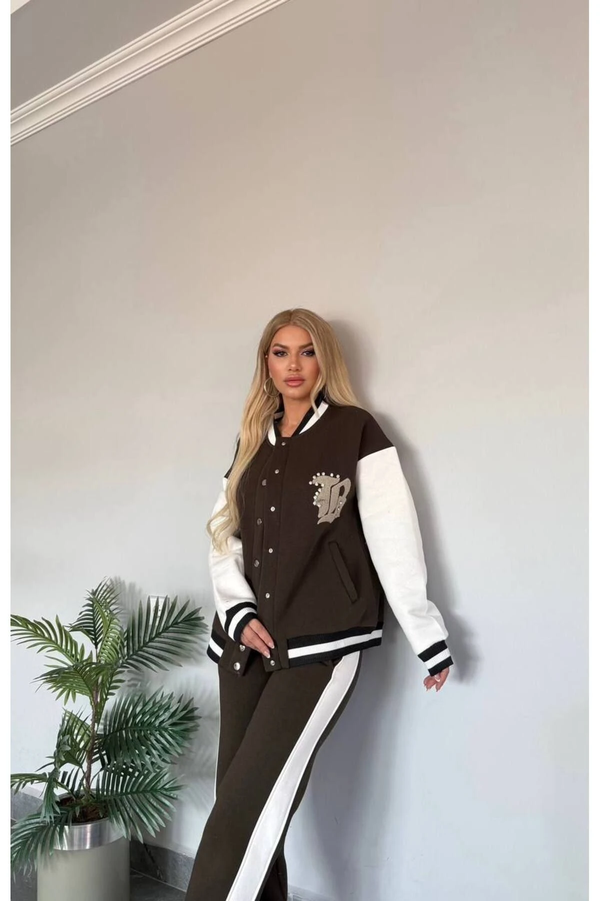 Kadın Üst Kısmı Kolej Ceket Tarzı Alt Kısmı Beyaz Şeritli Eşofman Takım