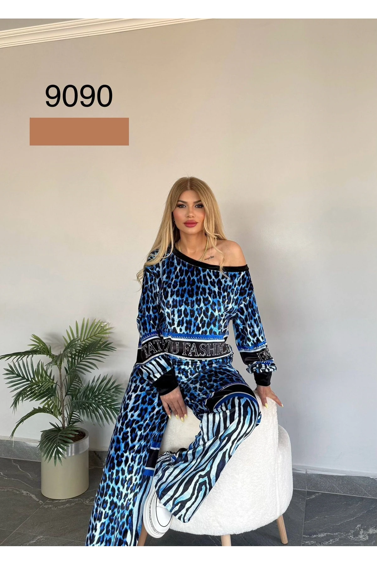 Kadın Kaliteli Leopar Desenli Kadife Omuz Detaylı Geniş Paça Alt Üst Takım