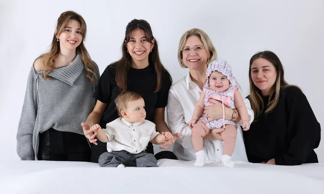 Mutlu bebekler için Ozmoz'un arkasında anneler ve anne olacak genç hanımlar var.