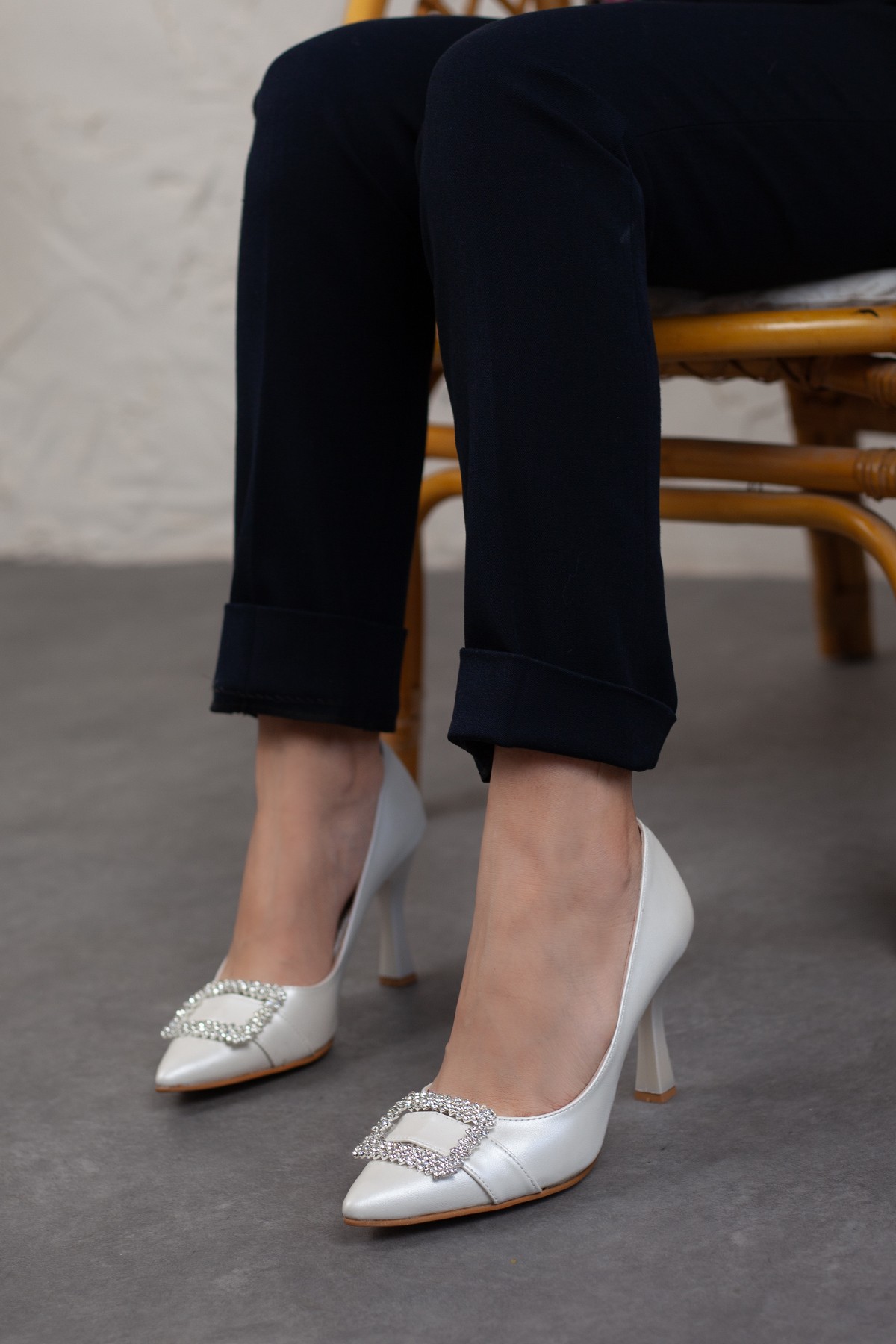 Kadın Önü Taşlı Sedef Renk Topuklu Ayakkabı