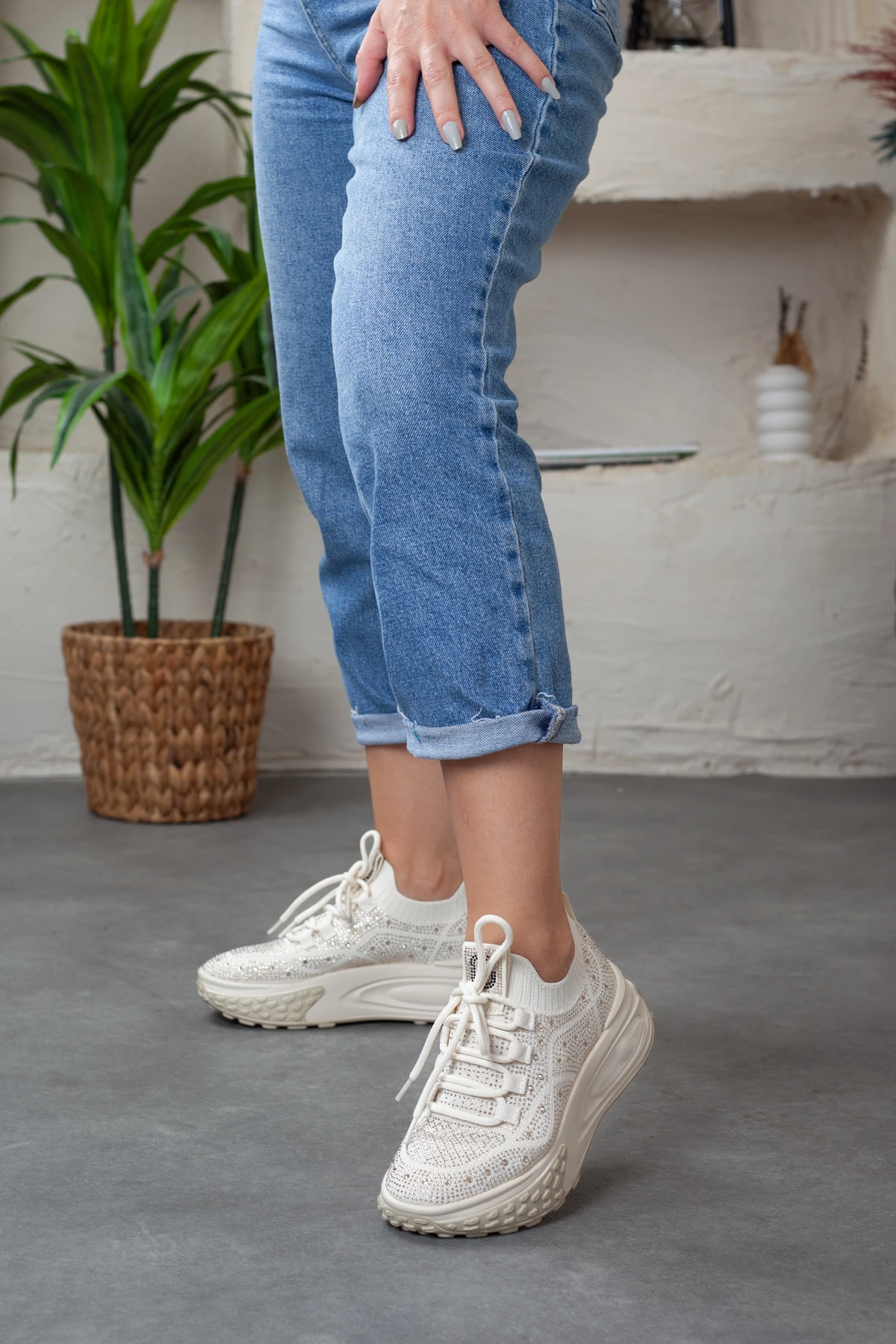 Kadın Taşlı Detaylı Kalın Taban Günlük Ayakkabı