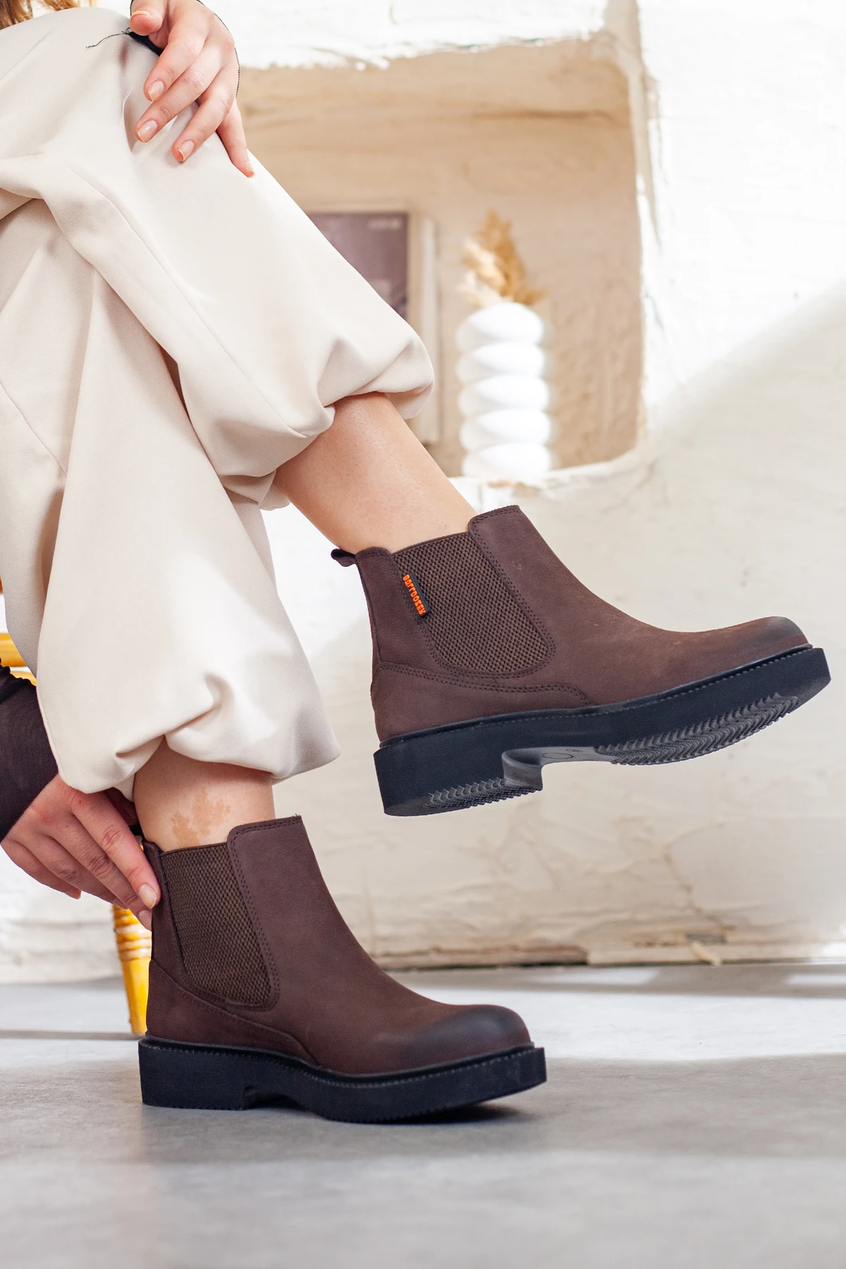 Kadın Hakiki Deri Yanı Lastikli Günlük Bot