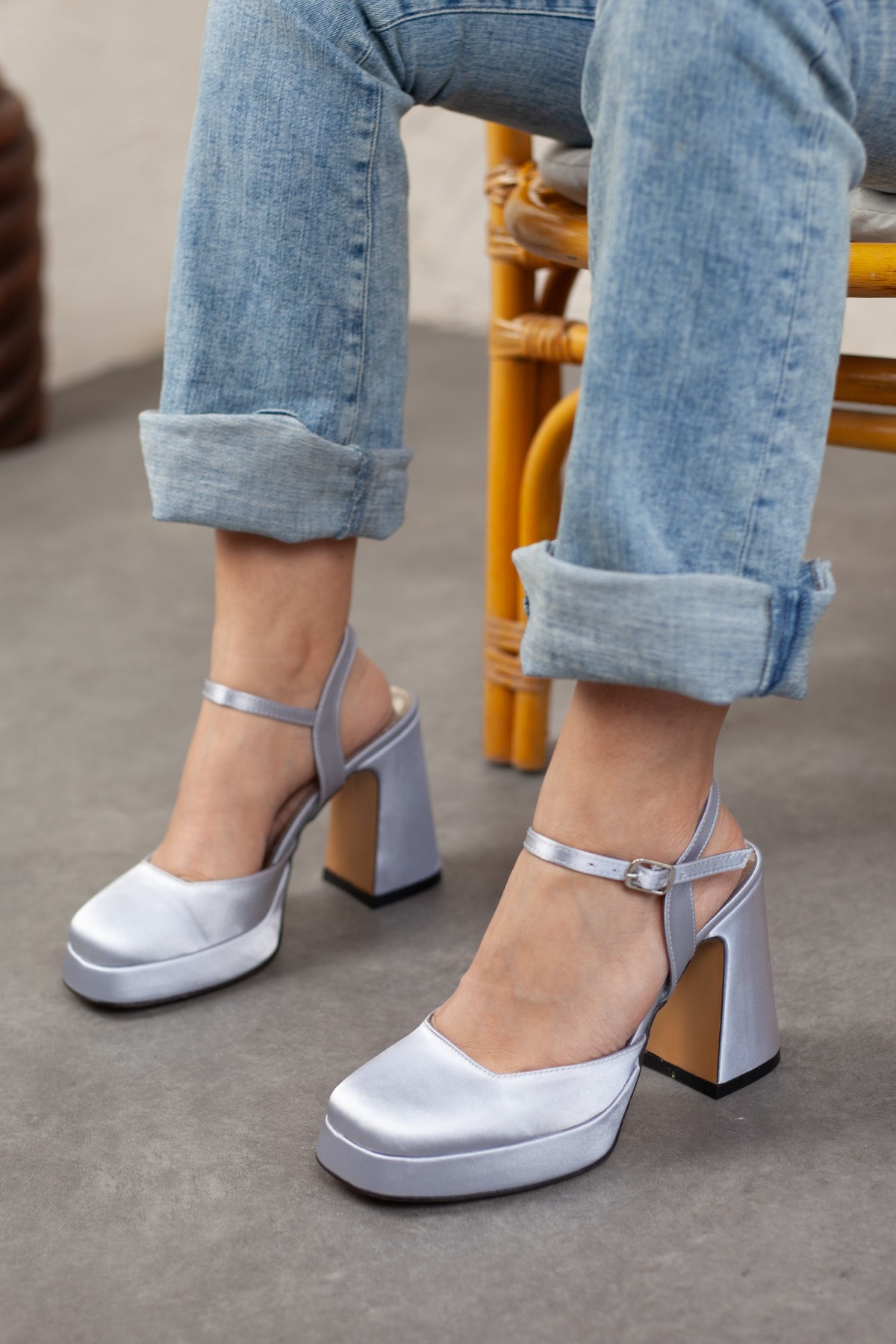 Kadın Platform Topuklu Gümüş Renk Bilekten Bağlamalı Abiye Ayakkabı