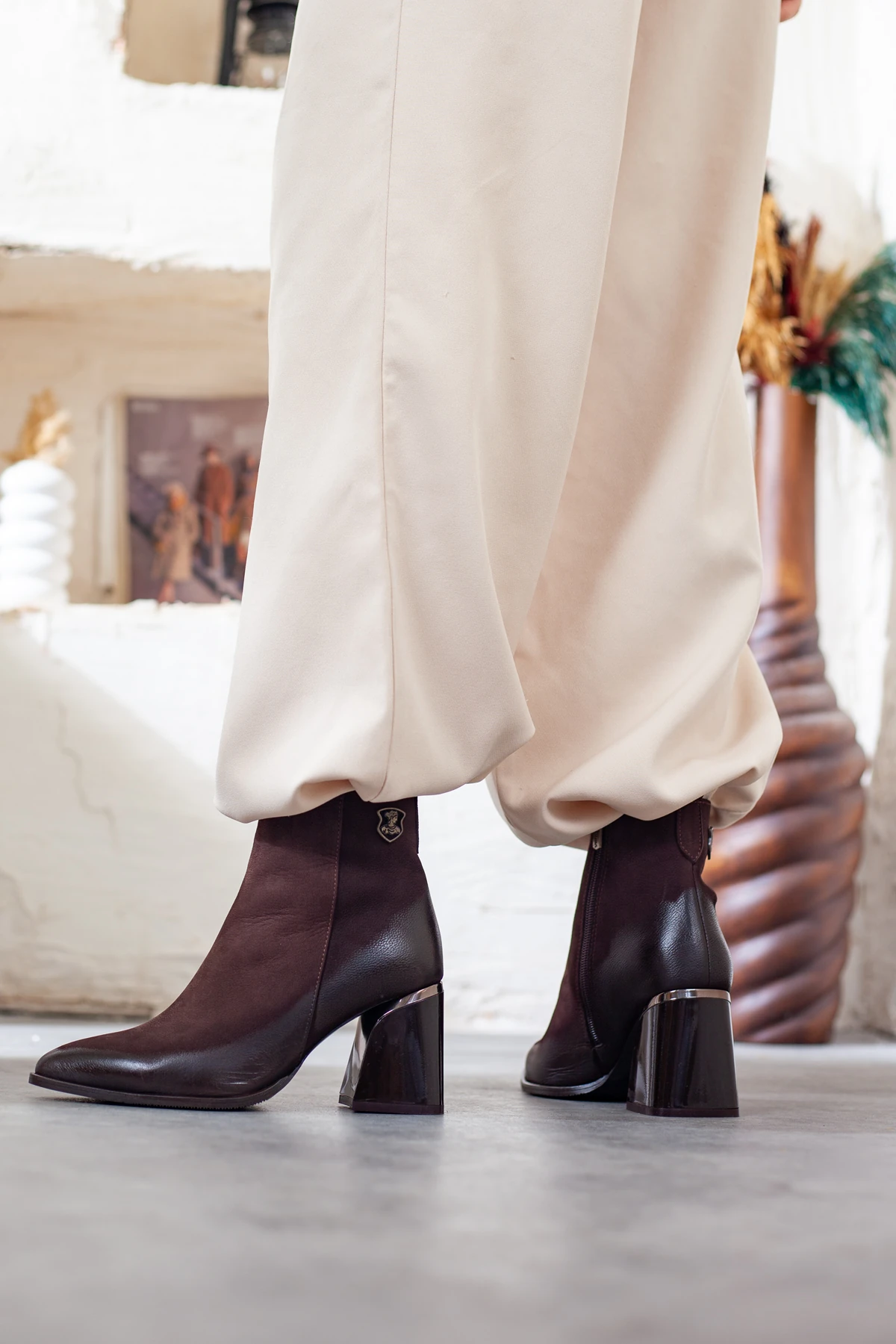 Kadın Hakiki Deri Sivri Burunlu Topuklu Bot