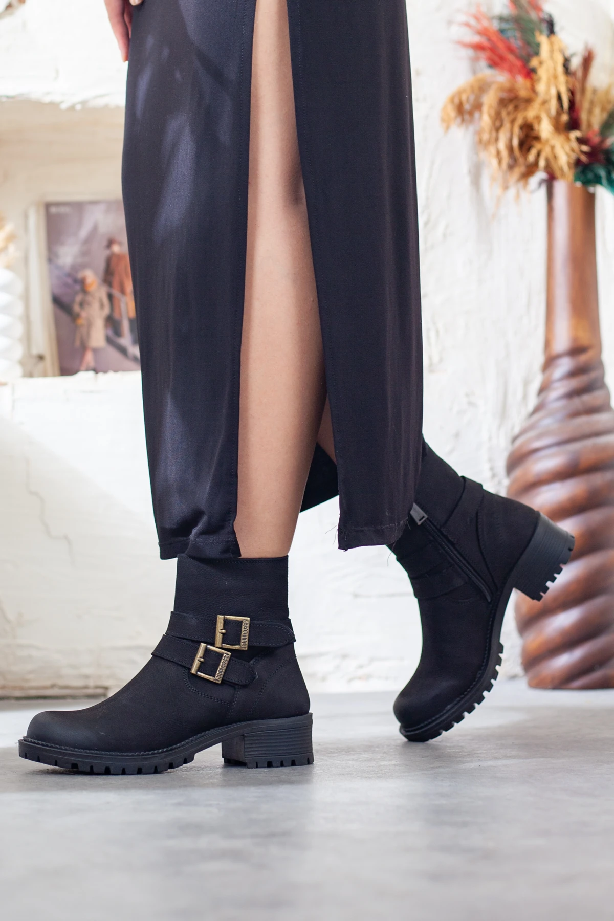 Kadın Hakiki Deri Metal Detaylı Kaymaz Taban Günlük Bot