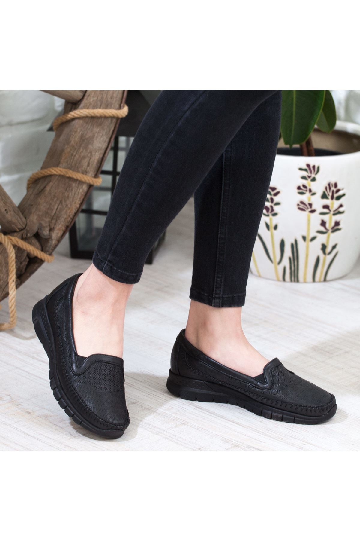 Forelli Comfort Kadın Siyah Ortopedik Bağcıksız Günlük Ayakkabı