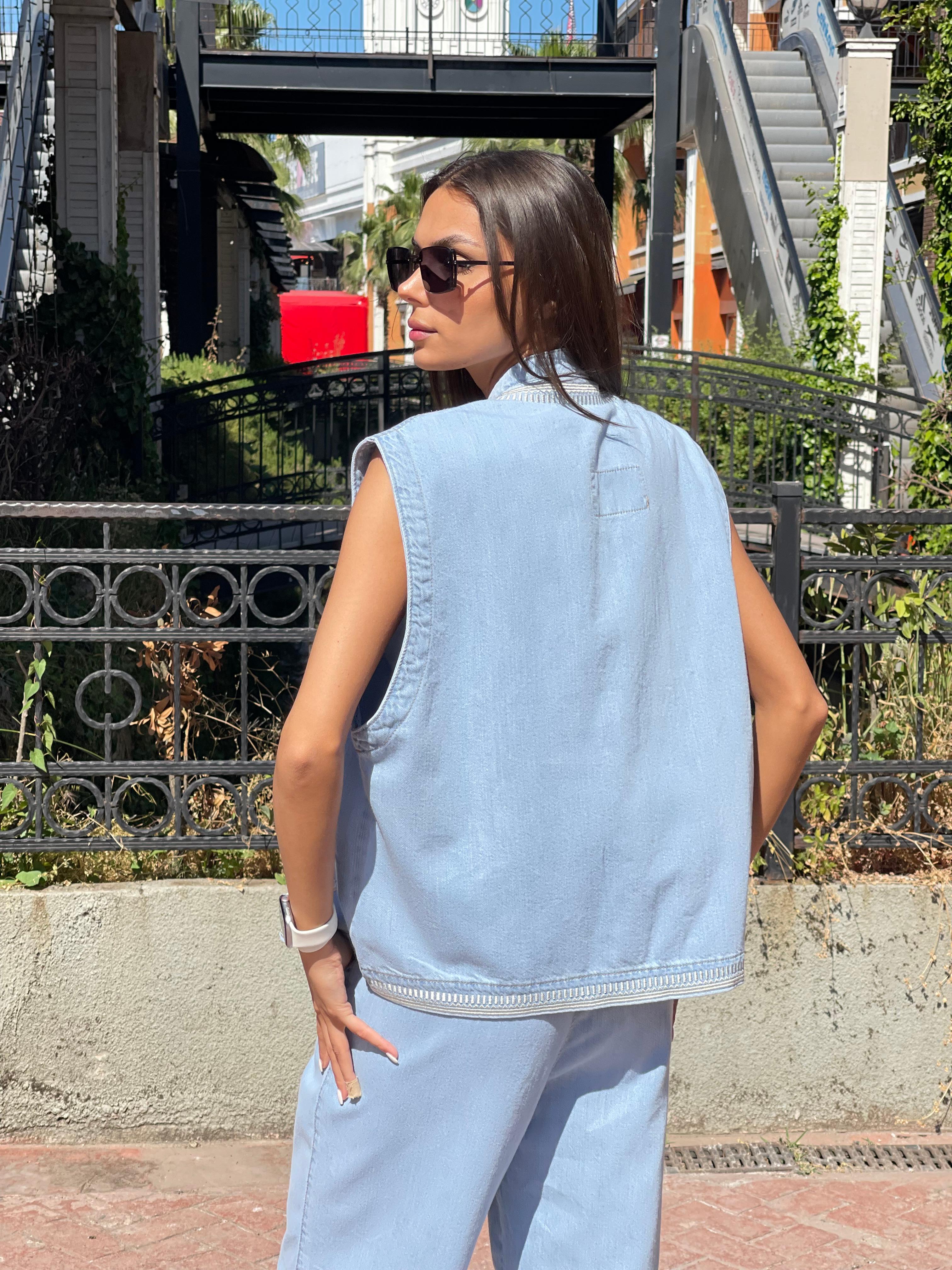 NAKIŞLI YELEKLİ JEAN TAKIM
