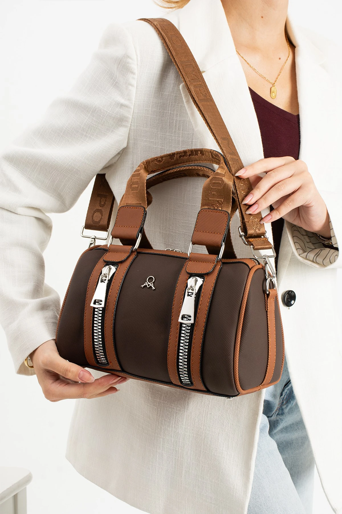 Mega Polo Silindir Fermuar Detaylı El ve Omuz Askılı Kadın Çanta - Kahverengi Taba