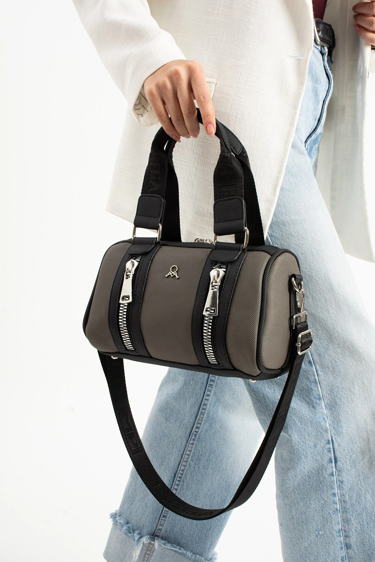 Mega Polo Silindir Fermuar Detaylı El ve Omuz Askılı Kadın Çanta