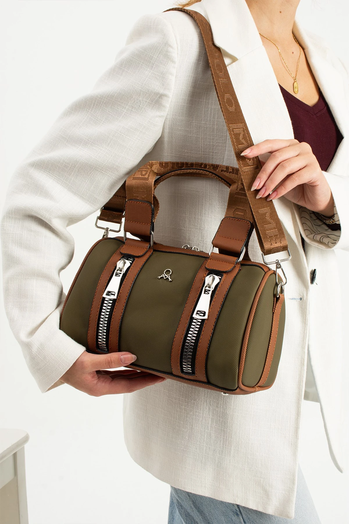 Mega Polo Silindir Fermuar Detaylı El ve Omuz Askılı Kadın Çanta - Haki Taba