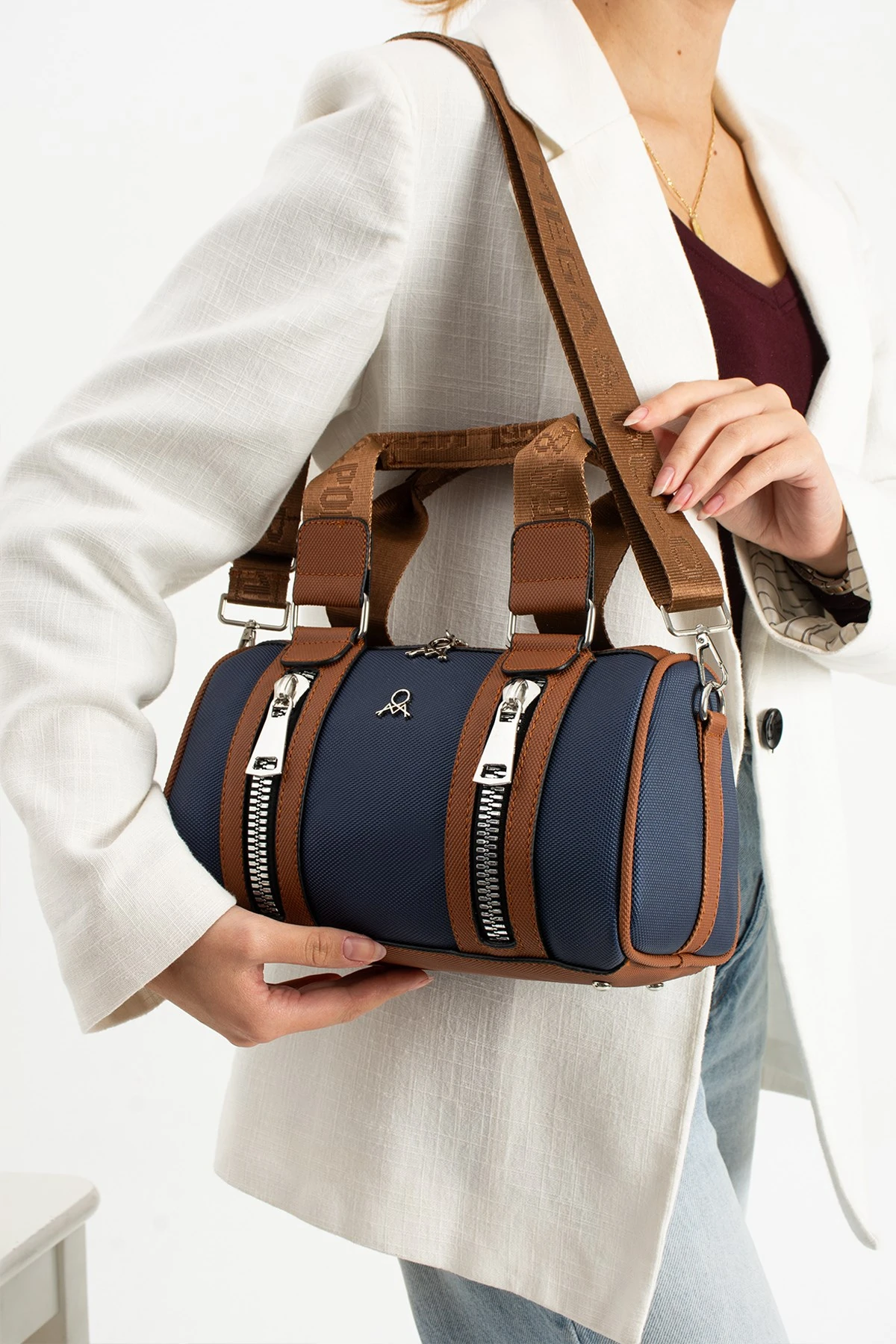 Mega Polo Silindir Fermuar Detaylı El ve Omuz Askılı Kadın Çanta - lacivert