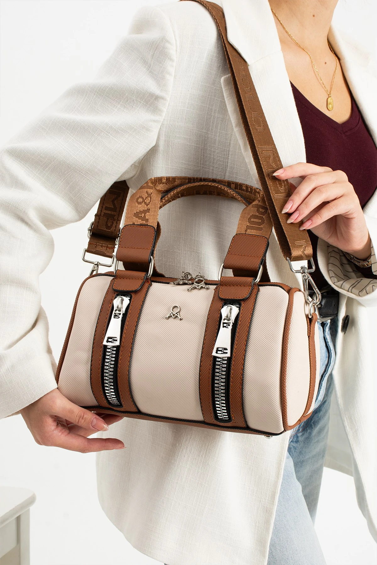 Mega Polo Silindir Fermuar Detaylı El ve Omuz Askılı Kadın Çanta - Krem Taba