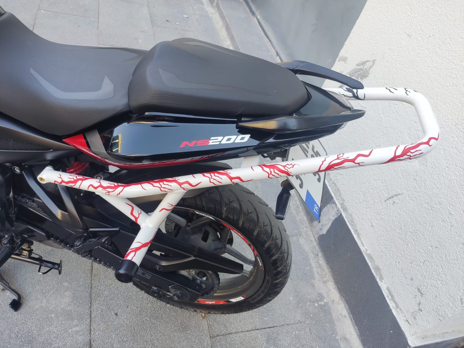 YILDIRIM ŞİMŞEK STİCKER MOTOR VE KORUMA DEMİRİ İÇİN 10 ADET (KIRMIZI RENK)