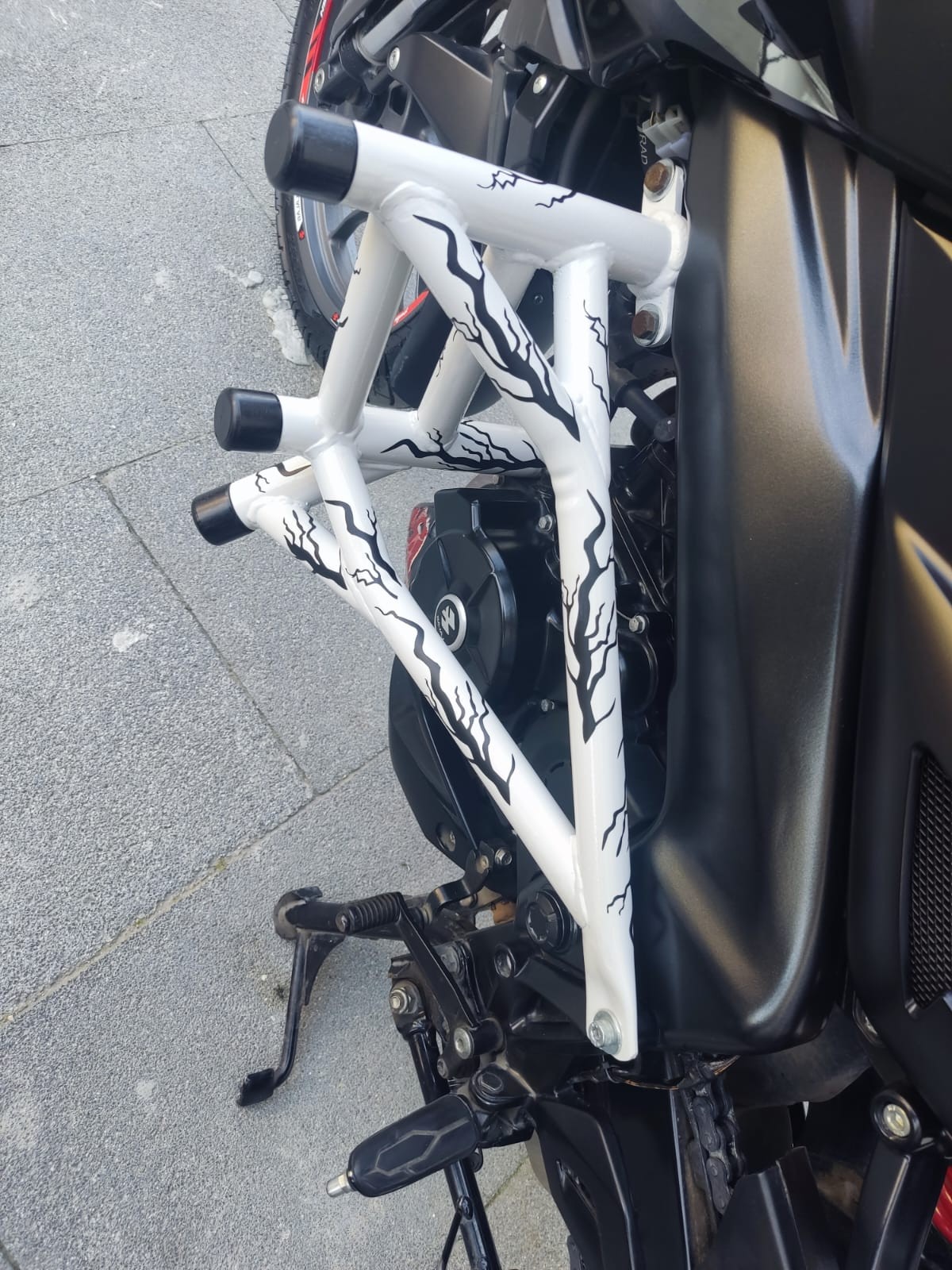 YILDIRIM ŞİMŞEK STİCKER MOTOR VE KORUMA DEMİRİ İÇİN 10 ADET (SİYAH RENK)