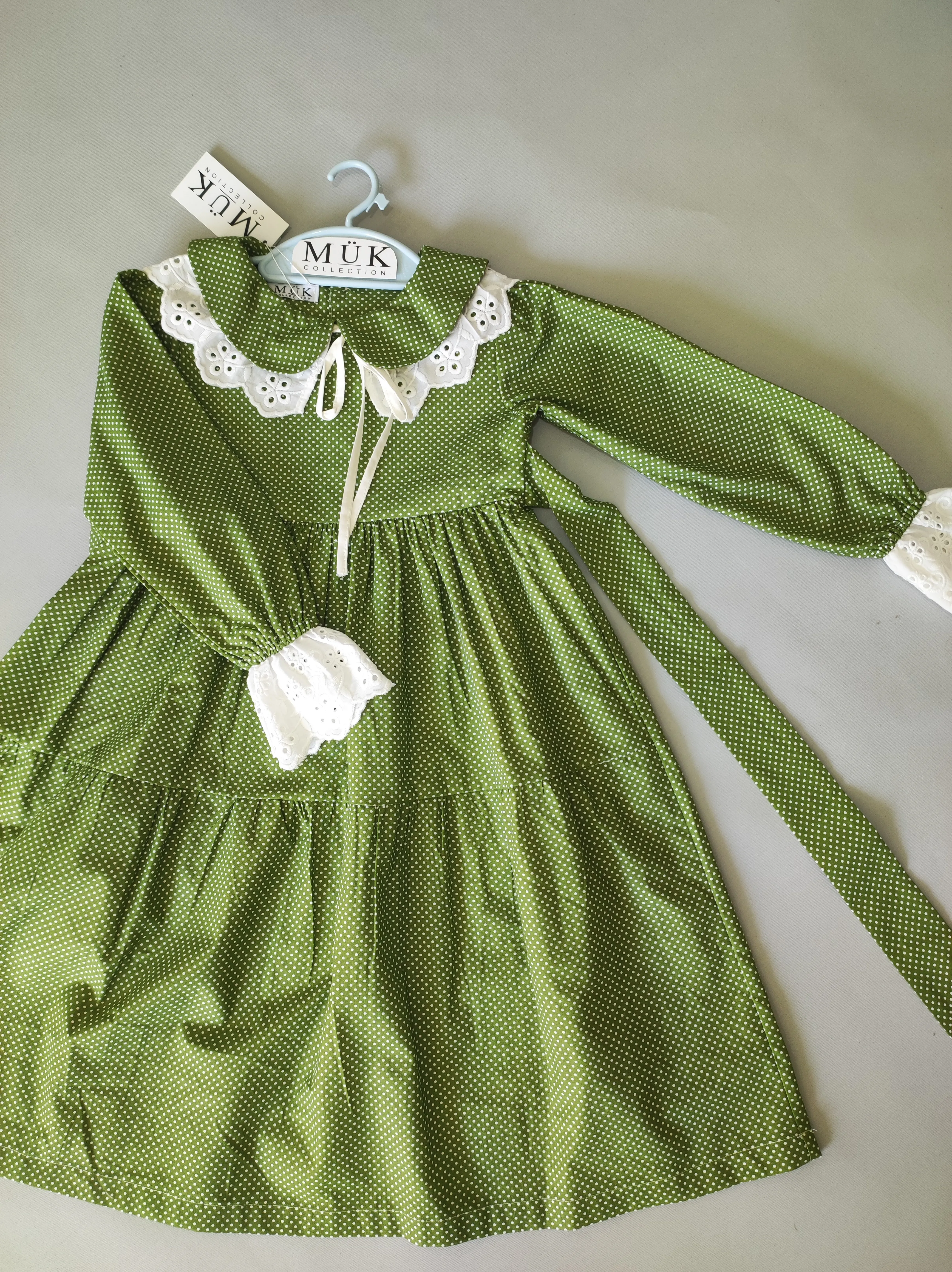 Puantiye Desenli Fisto Yakalı Kız Çocuk Elbisesi – Çıkarılabilir Yaka Detaylı