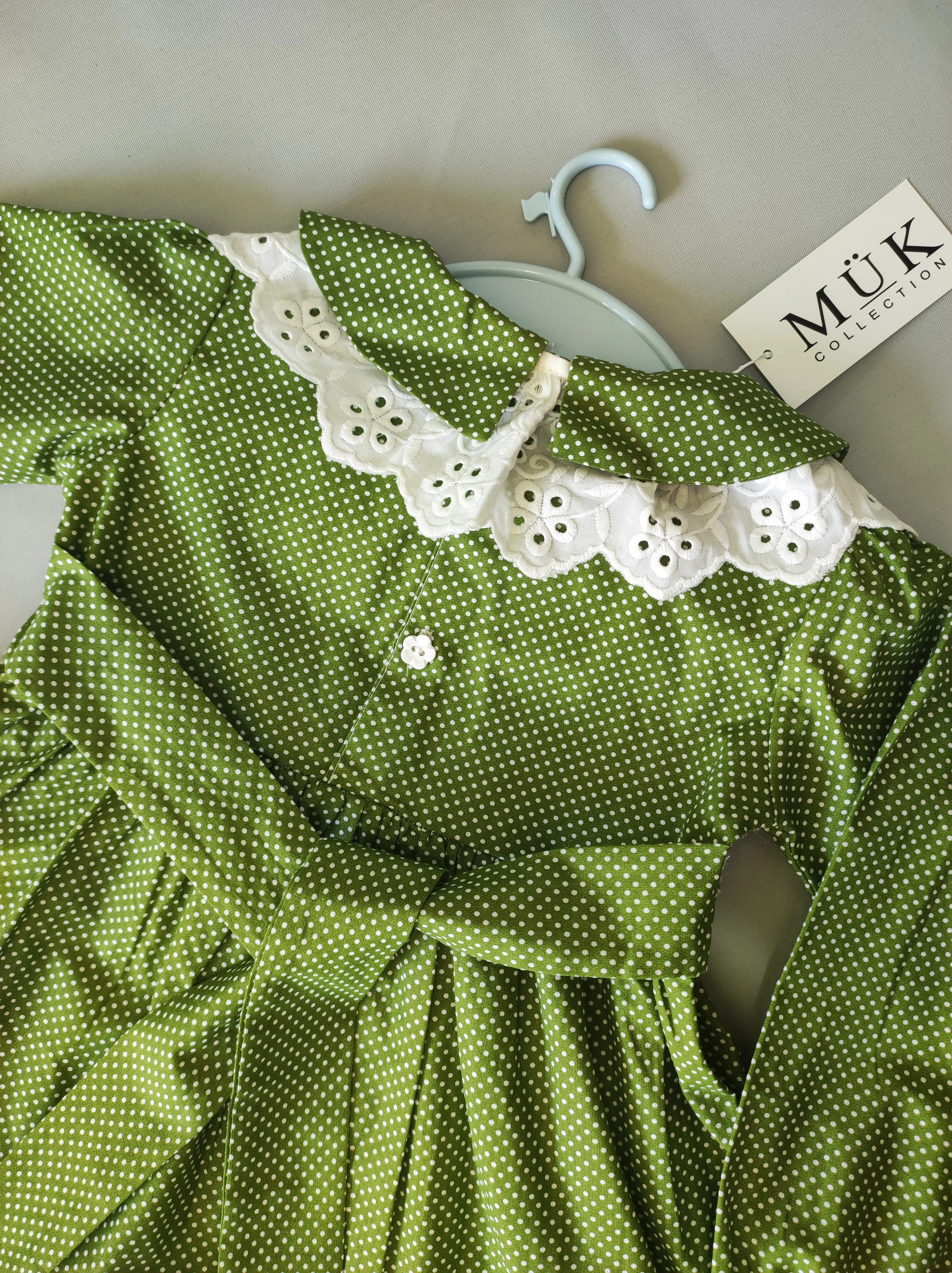 Puantiye Desenli Fisto Yakalı Kız Çocuk Elbisesi – Çıkarılabilir Yaka Detaylı