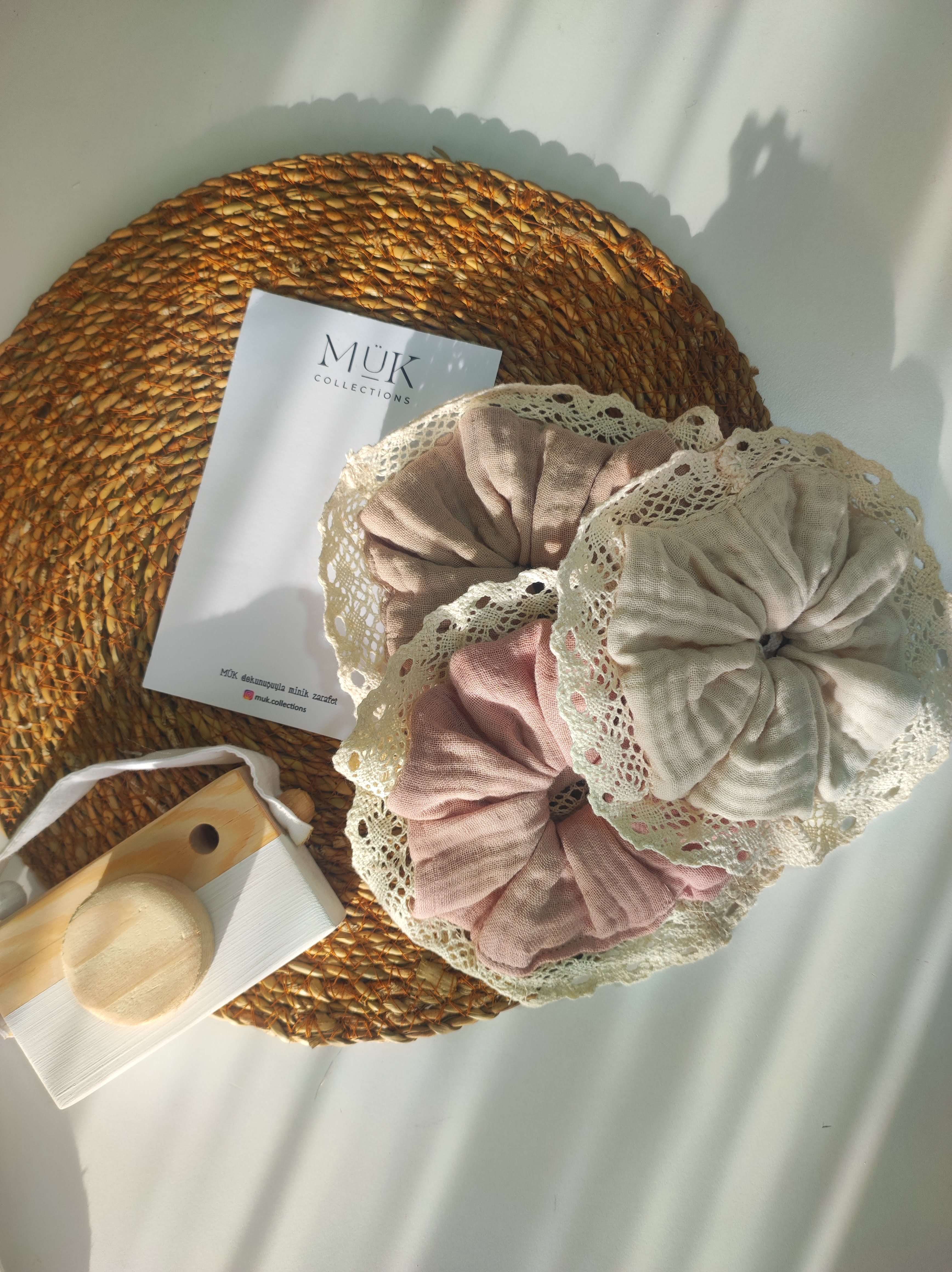 Zarif Fisto Detaylı Müslin Toka - Mük Collections