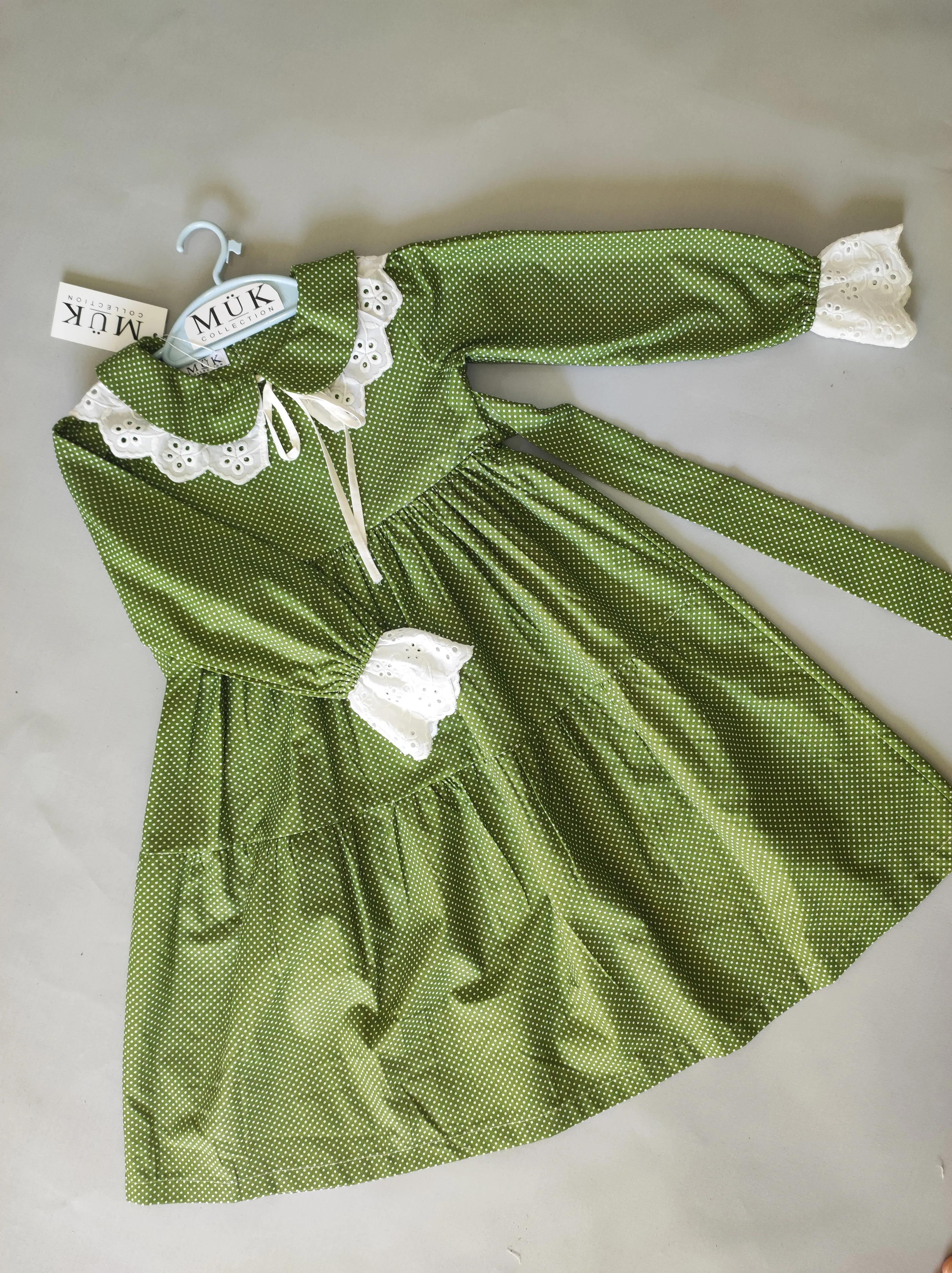 Puantiye Desenli Fisto Yakalı Kız Çocuk Elbisesi – Çıkarılabilir Yaka Detaylı