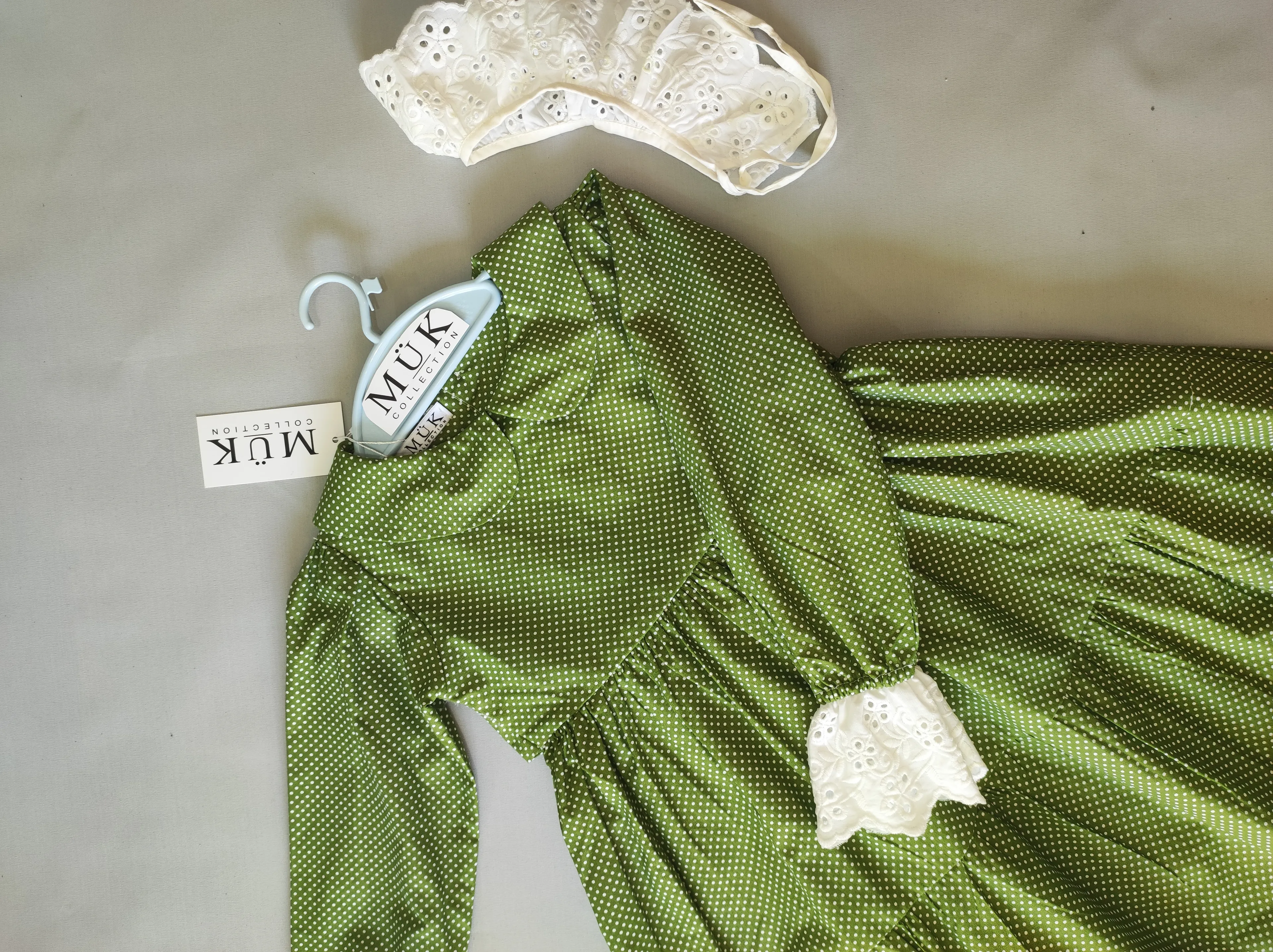 Puantiye Desenli Fisto Yakalı Kız Çocuk Elbisesi – Çıkarılabilir Yaka Detaylı