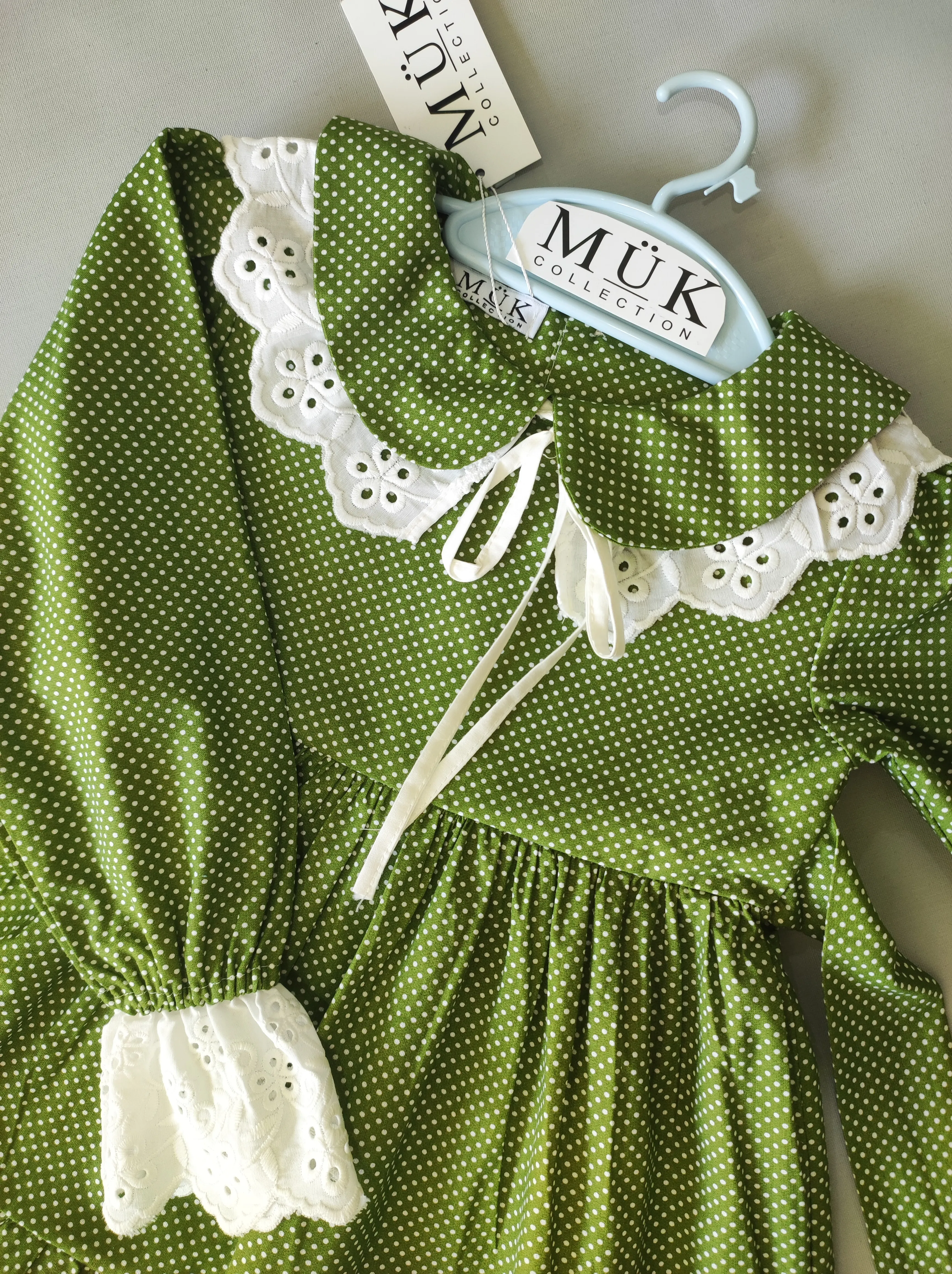 Puantiye Desenli Fisto Yakalı Kız Çocuk Elbisesi – Çıkarılabilir Yaka Detaylı