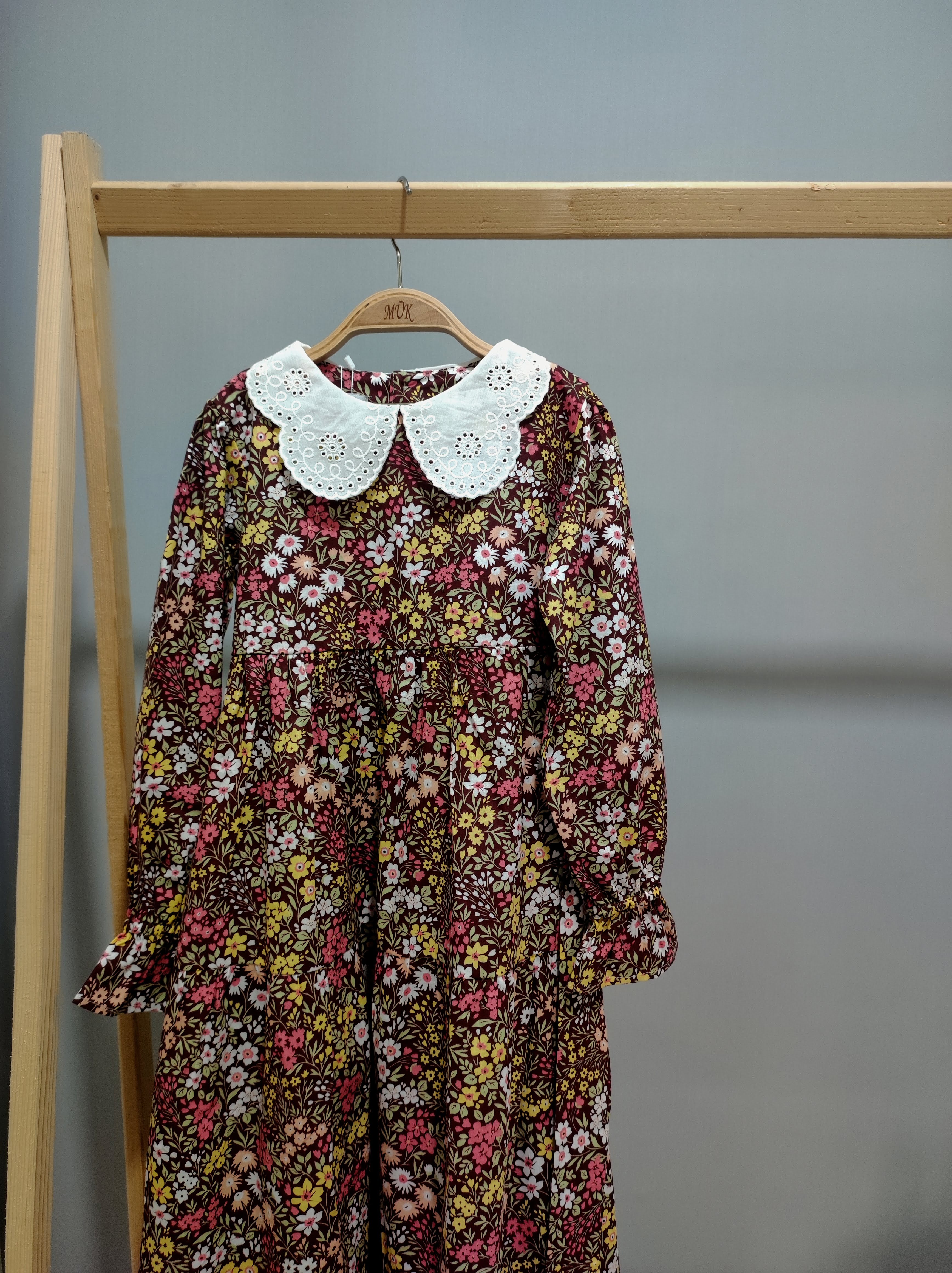 Kız Çocuk Fisto Yaka Desenli Namaz Elbisesi  - koyu kahverengi