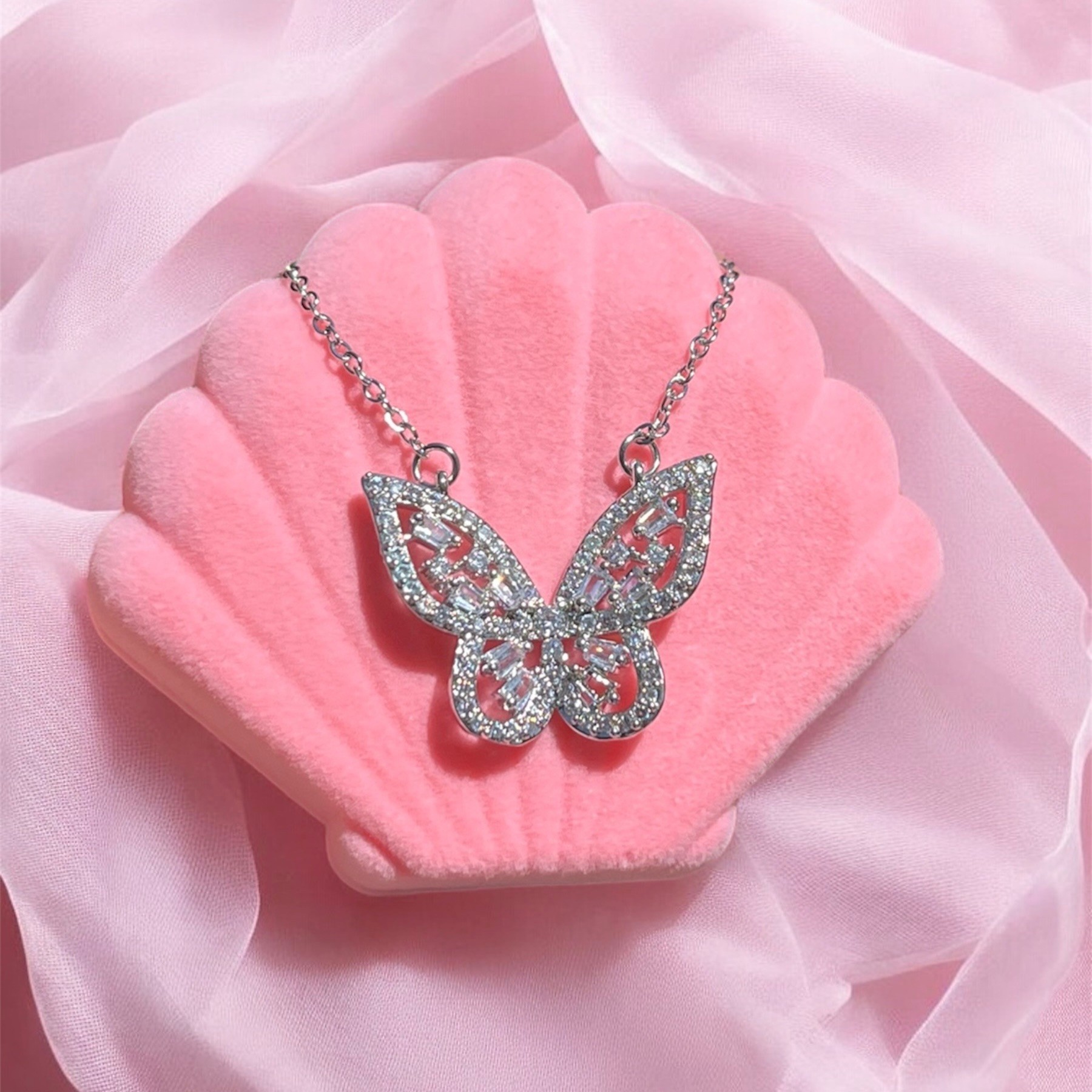 Gümüş renk Mariposa çelik kolye