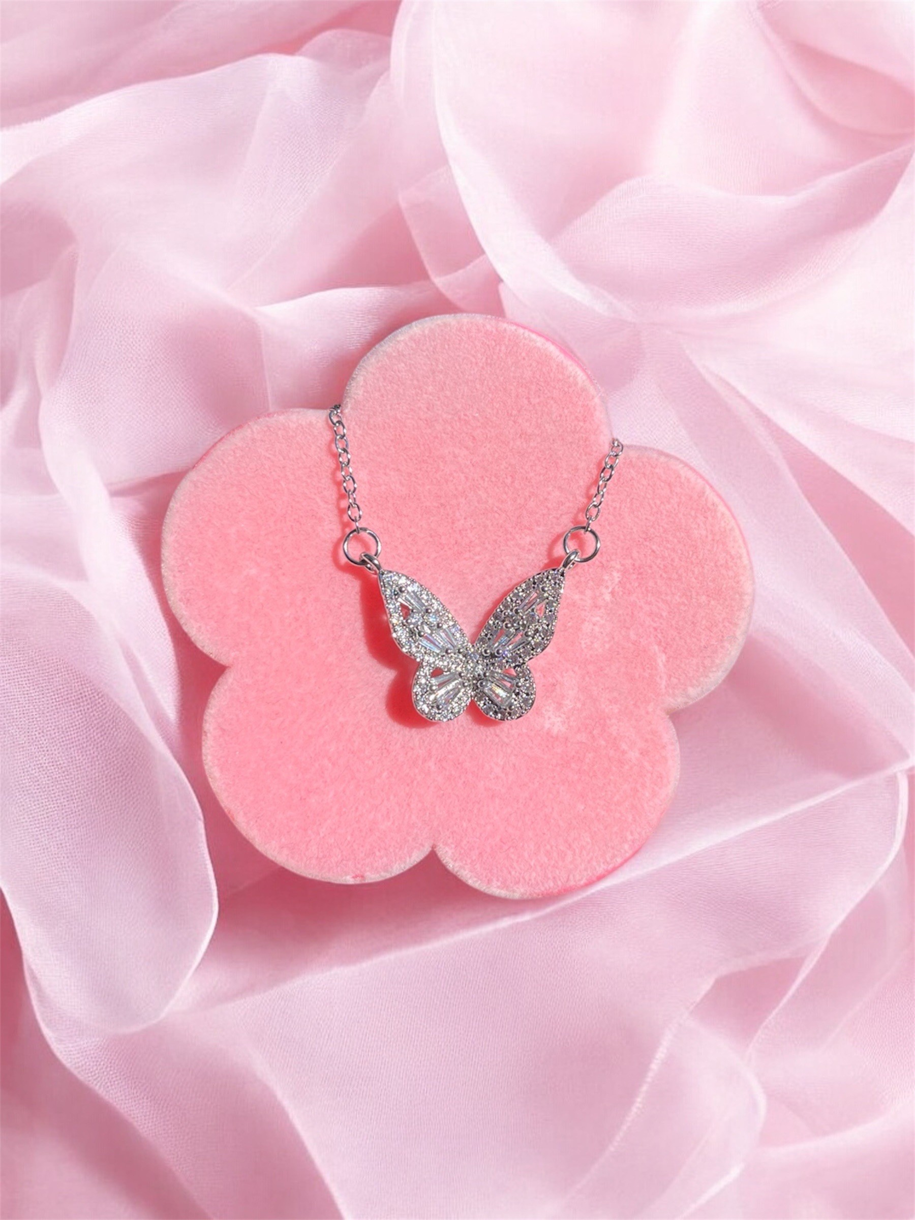 Mariposa çelik kolye