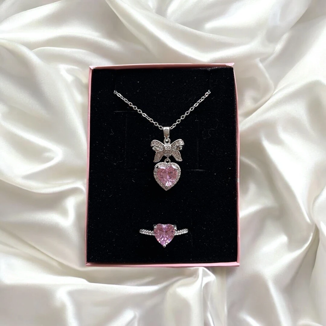 Kurdele detaylı kalpli hediye takı seti 