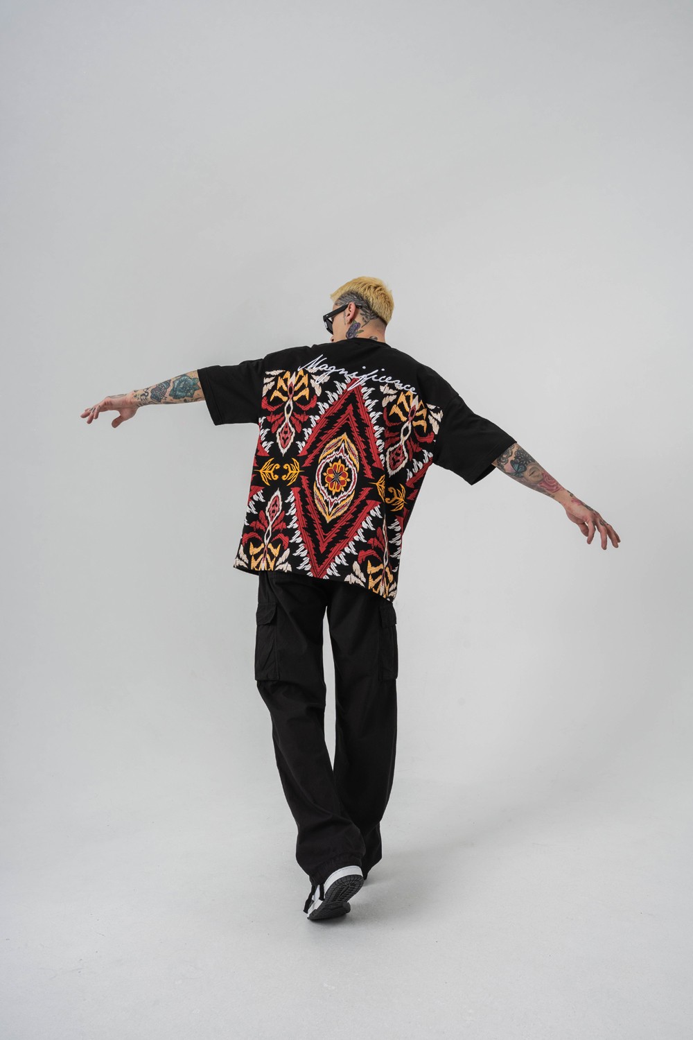 Magnificence Motif ve Nakış Detaylı Oversize T-shirt