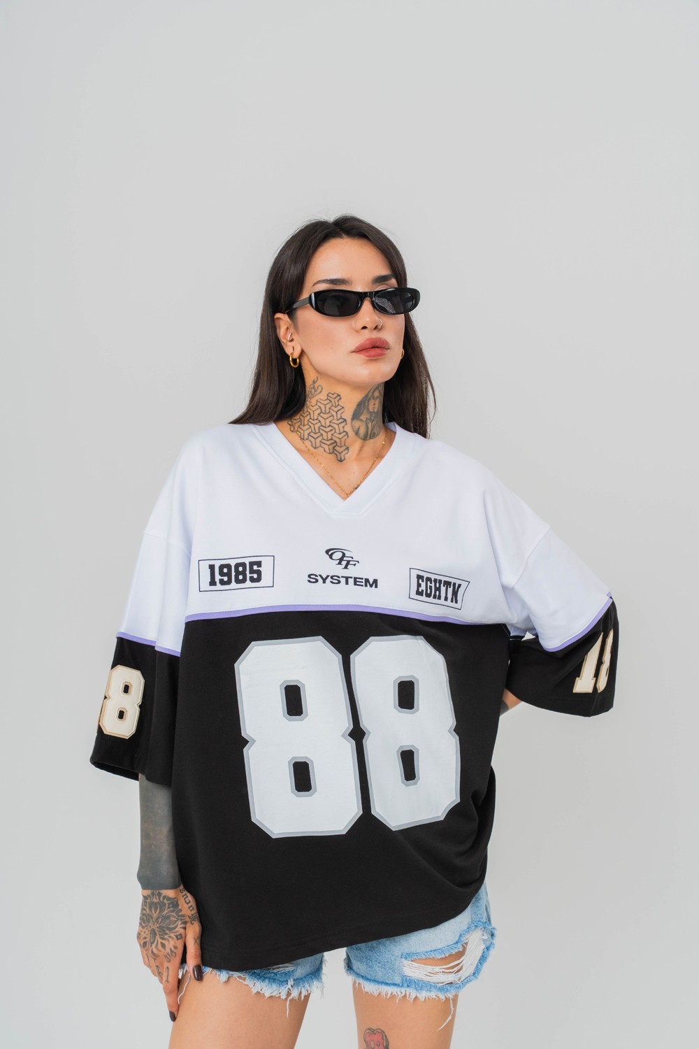 Eighty-Eight V Yaka Oversize T-shirt - Siyah
