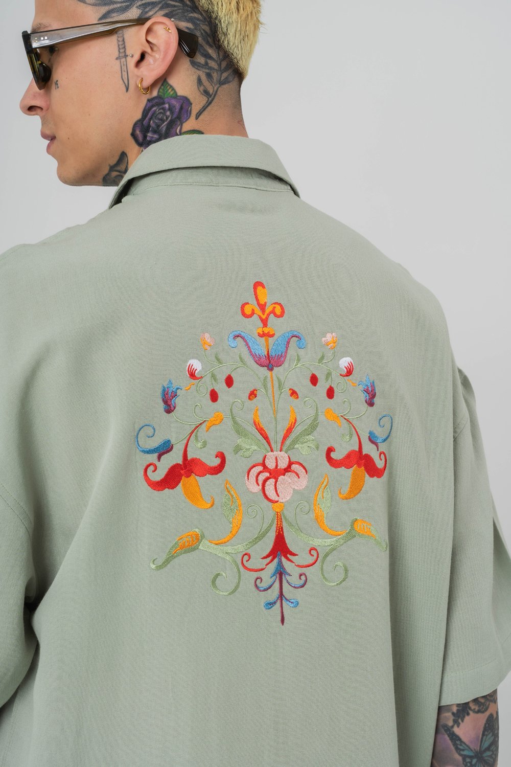 Tulip Flow Nakış Detaylı Oversize Keten Gömlek