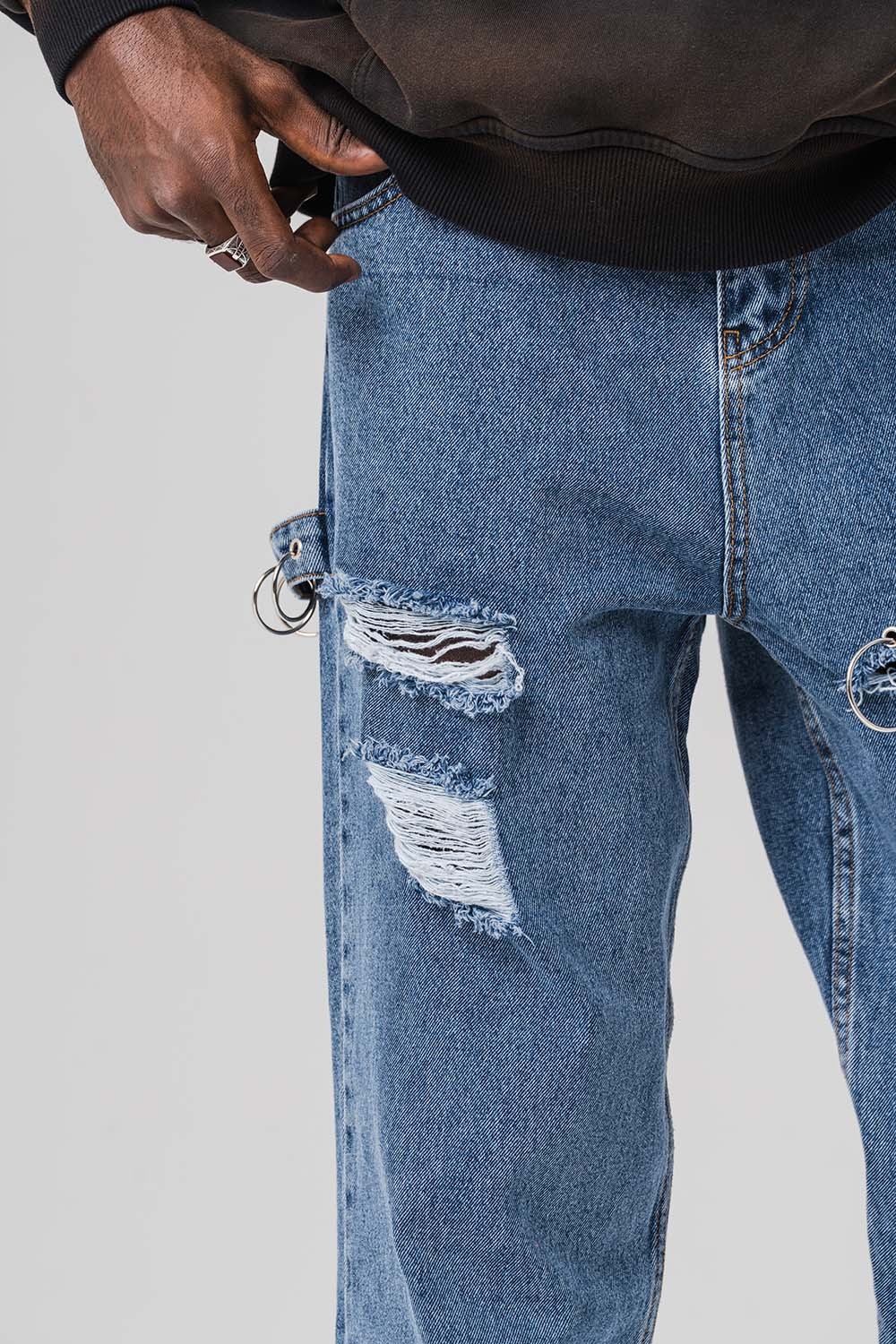 Ring Aksesuar ve Yırtık Detaylı Jean Baggy Pantolon