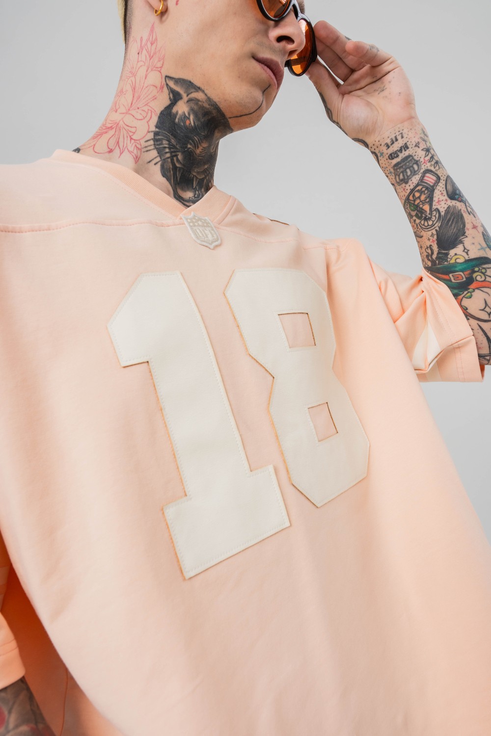 Guard 18 Patch Nakış Detaylı V Yaka Oversize T-shirt