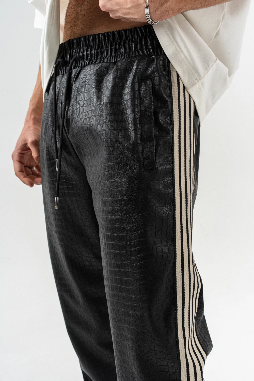 Tear Kabartma Baskı Fermuarlı Deri Alt ve Üst Takım - Lacivert