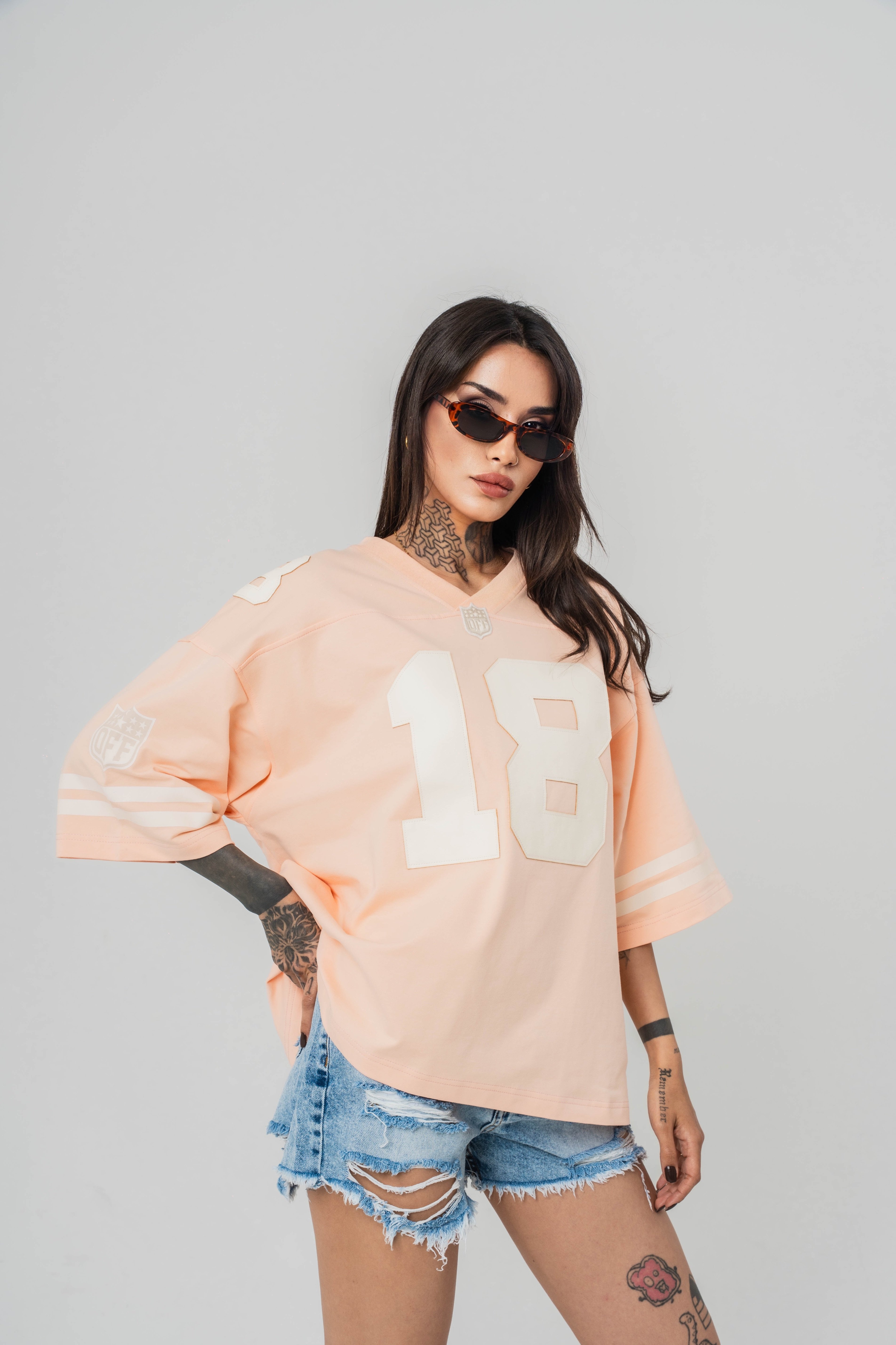 Guard 18 Patch Nakış Detaylı V Yaka Oversize T-shirt
