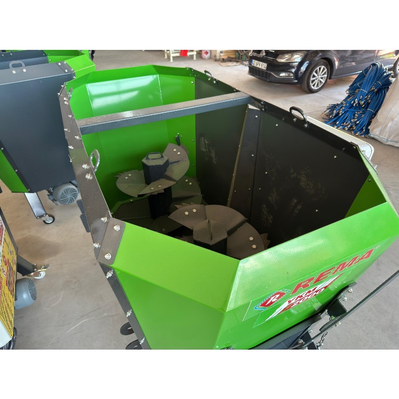 Rema YKM2000 Elektrikli Yem Karma Makinesi–2 m³