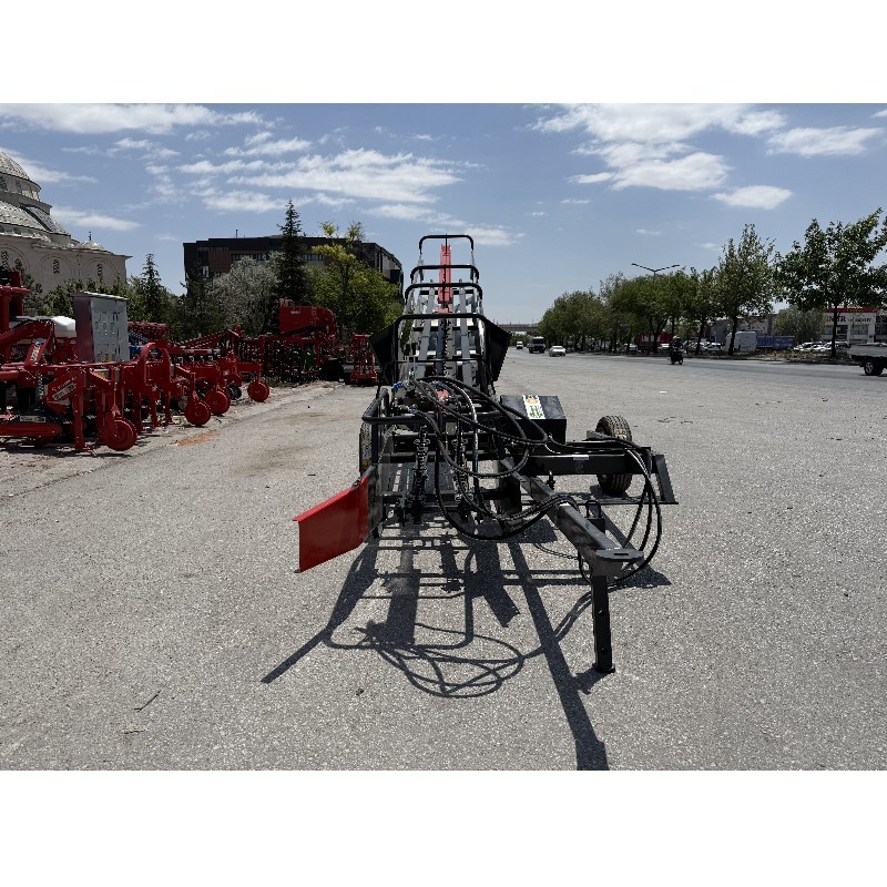 Tarım Garaj Hidromotorlu Balya Toplama Makinası-4.3 Metre Yükseklik