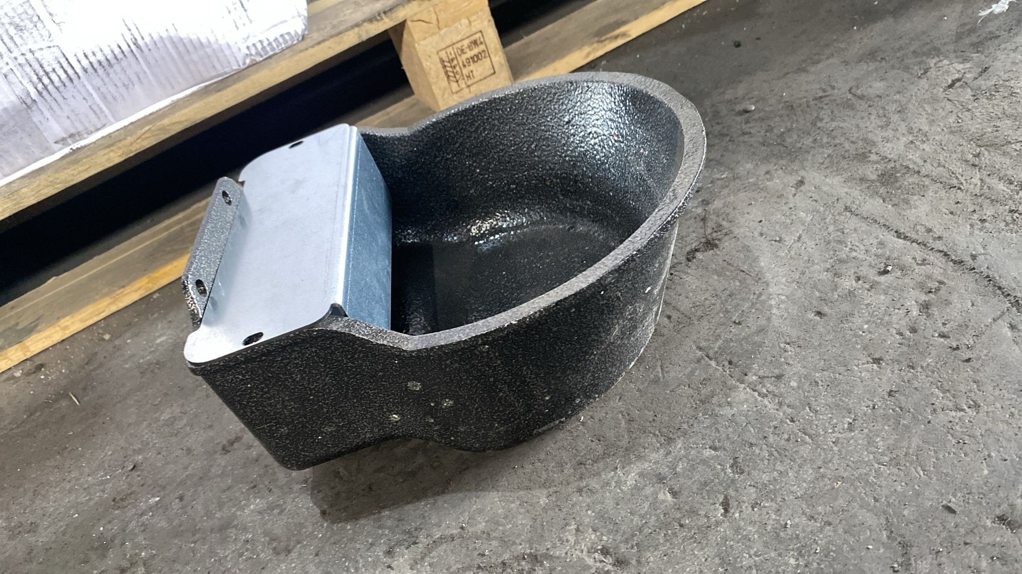 Otomatik Şamandıralı 6 Litre Kırılmaz Çelik Döküm Hayvan Suluğu ve 125 cm hortum-500 adet
