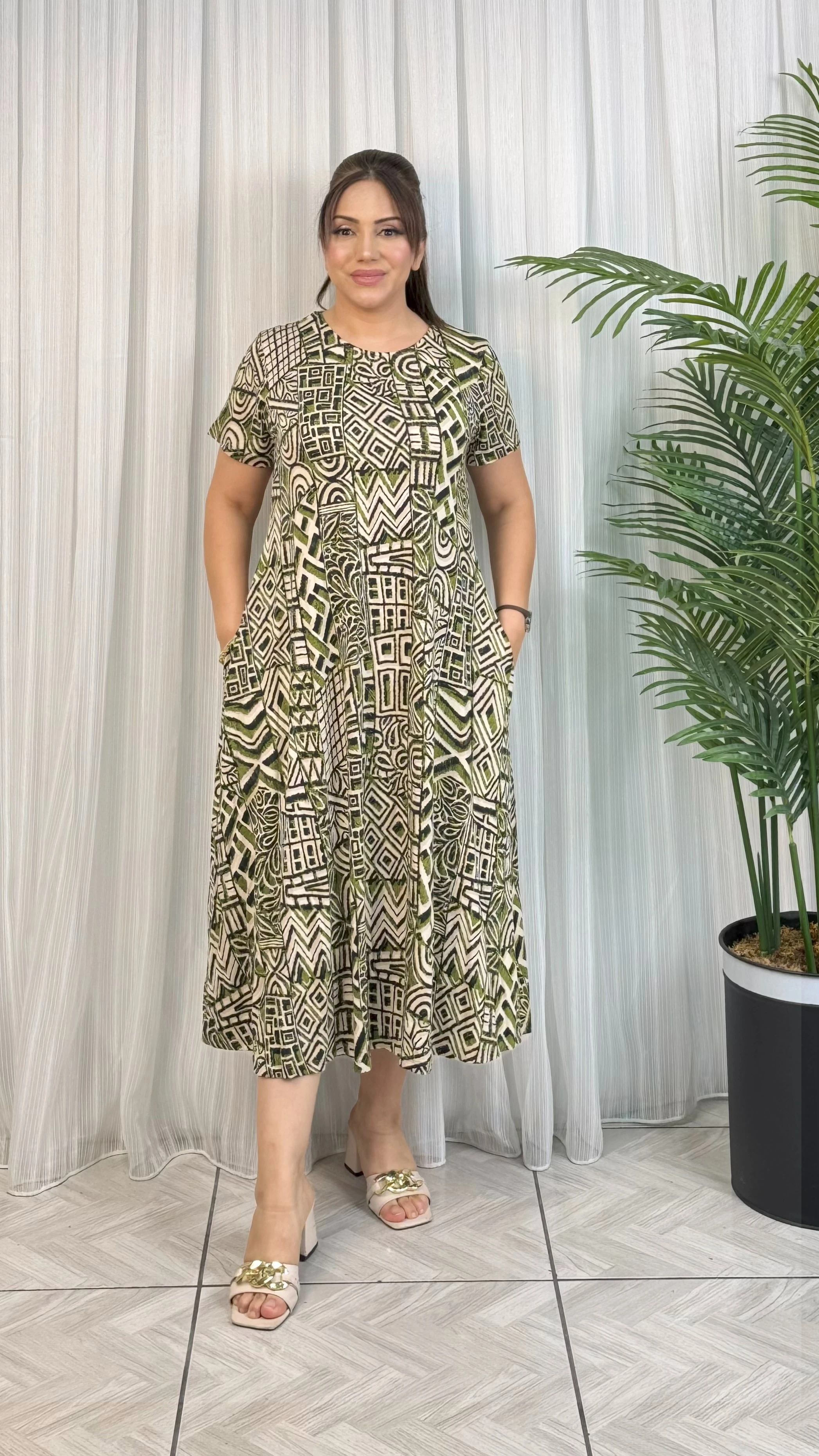 YEŞİL DESENLİ PENYE MİDİ ELBİSEMİZ 