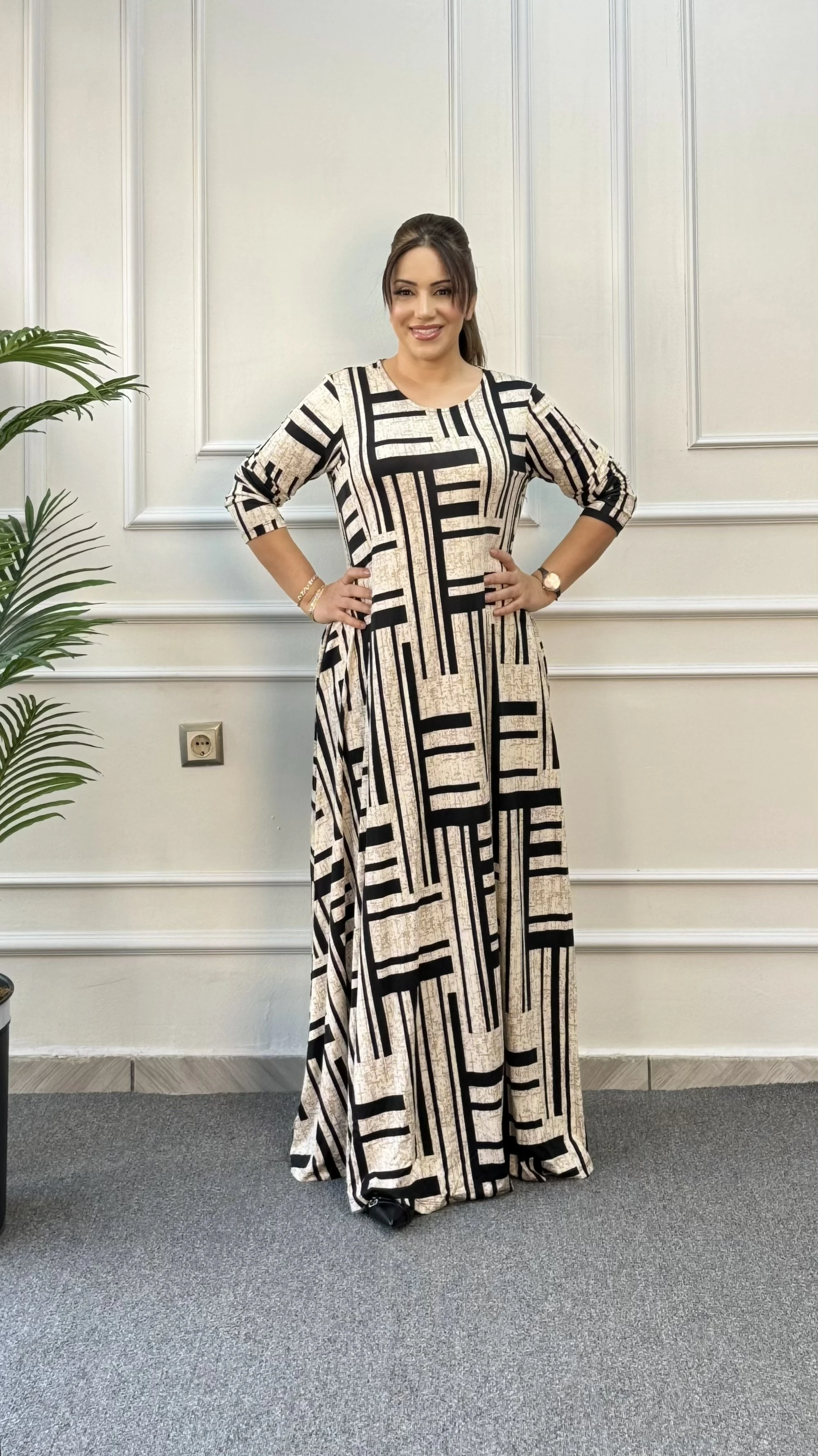 TAŞ RENGİ SİYAH DESENLİ BİSİKLET YAKA PENYE UZUN ELBİSE 