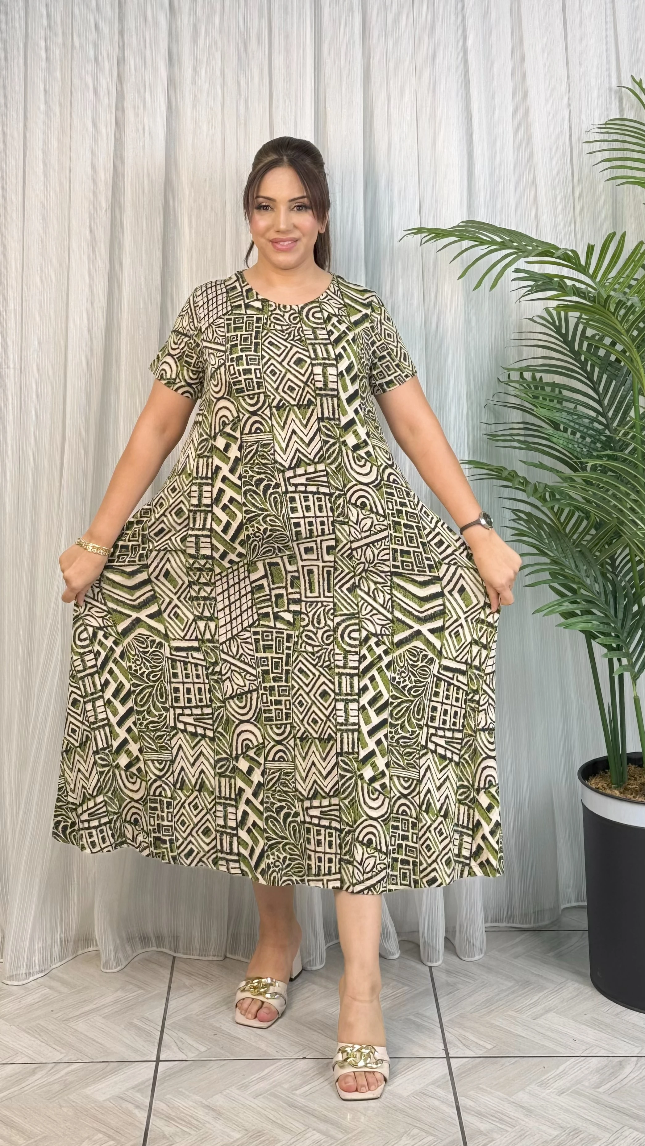 YEŞİL DESENLİ PENYE MİDİ ELBİSEMİZ 