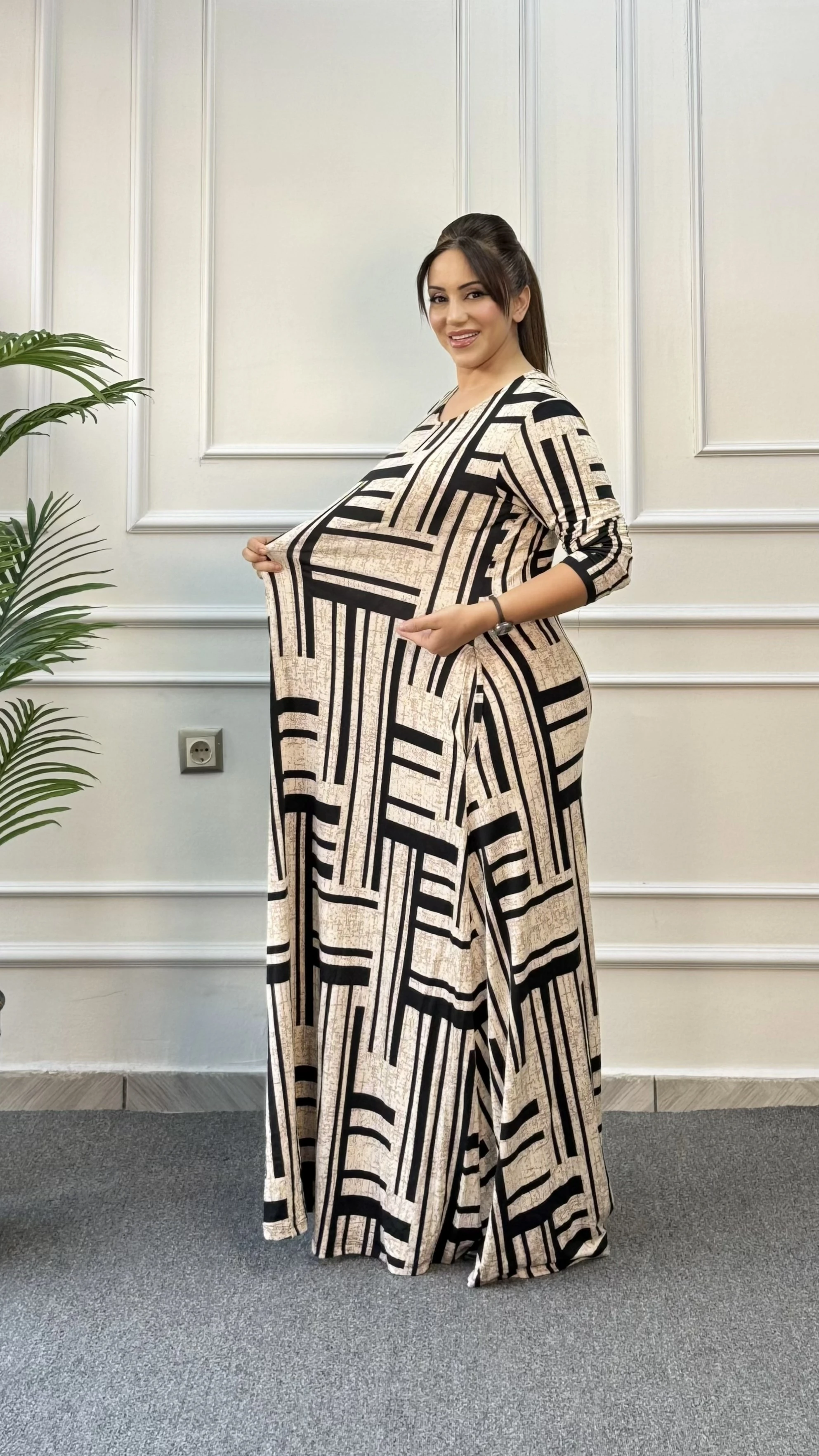 TAŞ RENGİ SİYAH DESENLİ BİSİKLET YAKA PENYE UZUN ELBİSE 