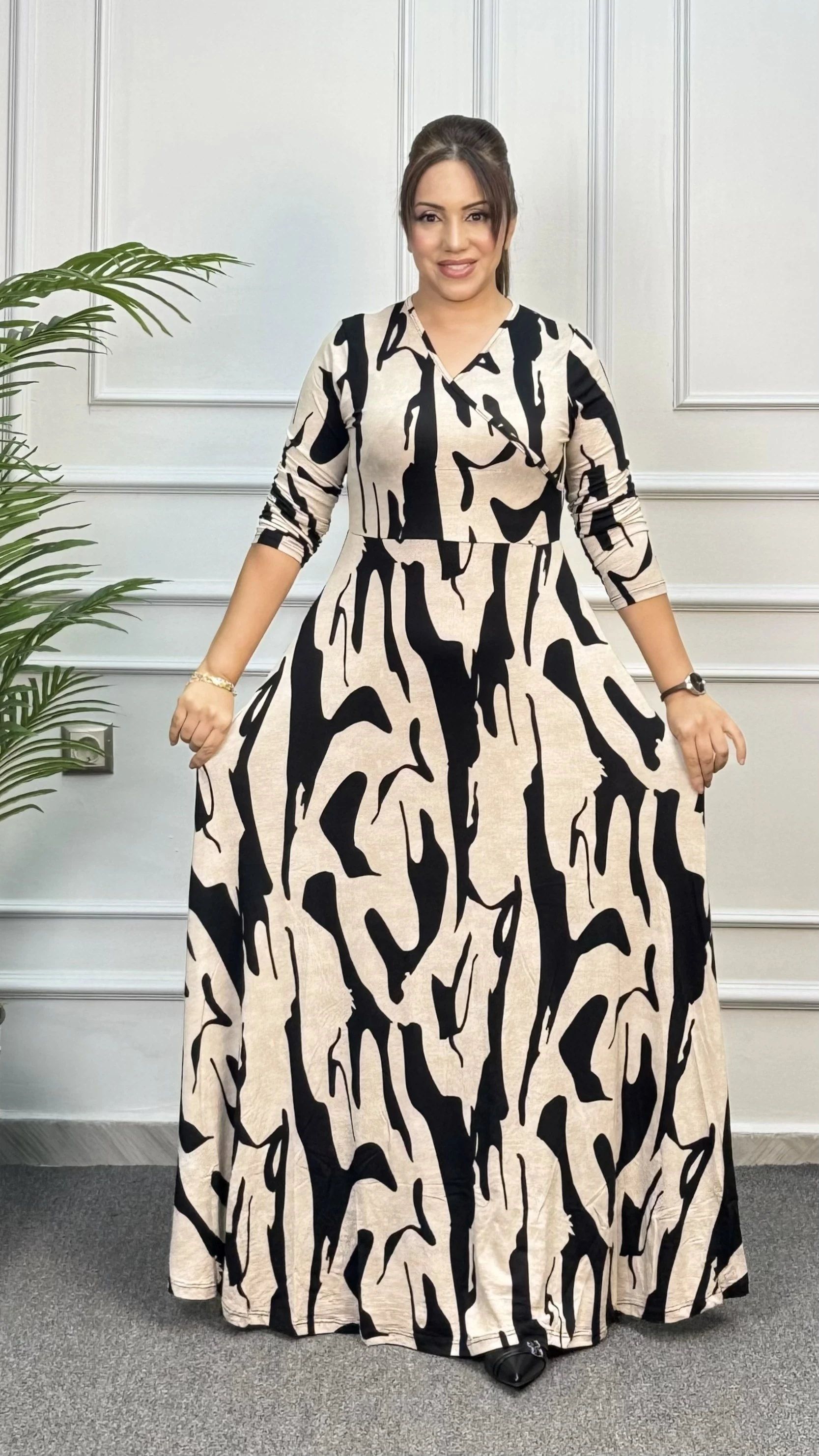 KRUVAZDE YAKA  SİYAH DESENLİ PENYE UZUN ELBİSE 